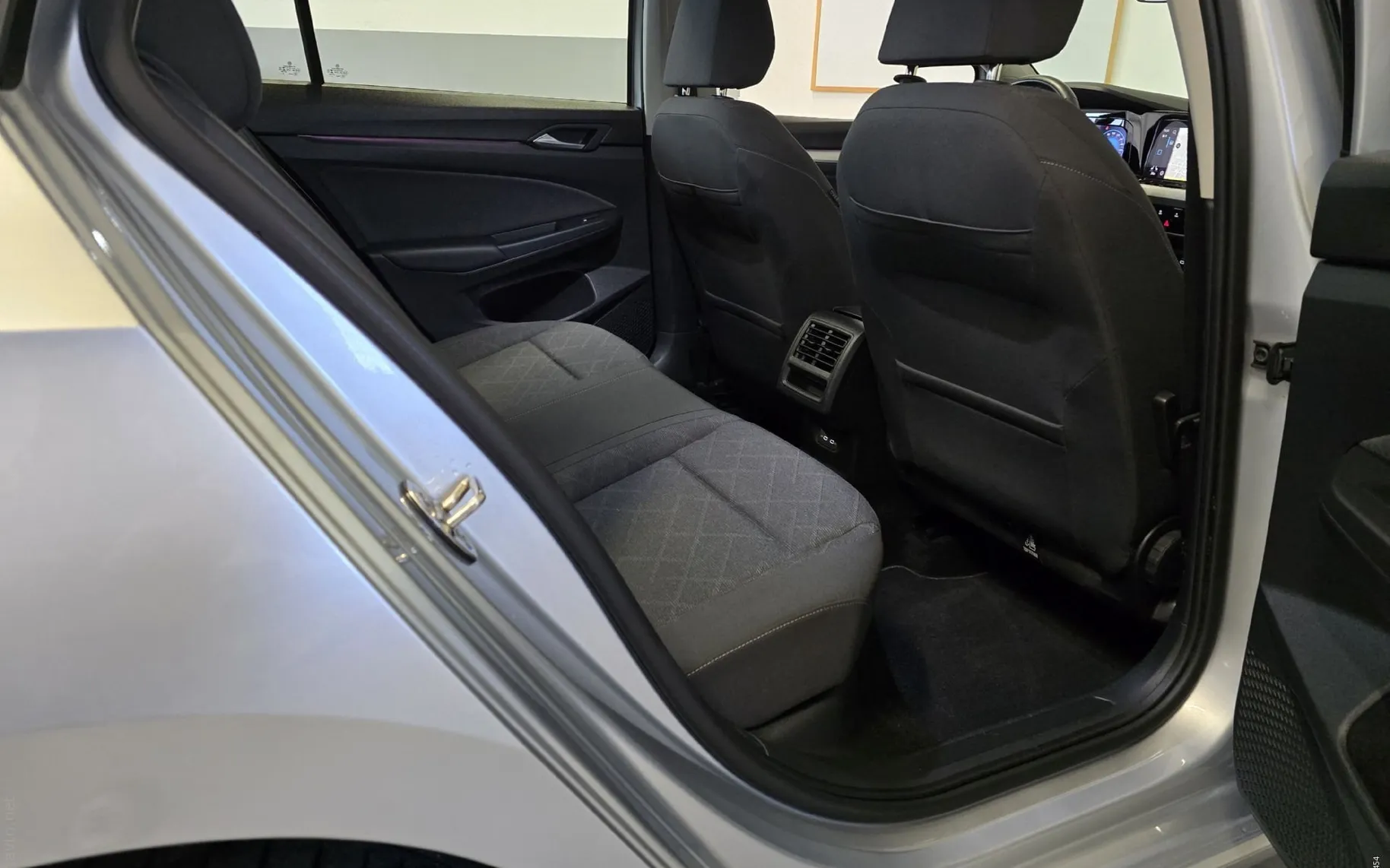 Notranja slika - Volkswagen Golf Variant - 2.0 TDI DSG Life - LED.virtual.navi.ACC.ALU17 - 14