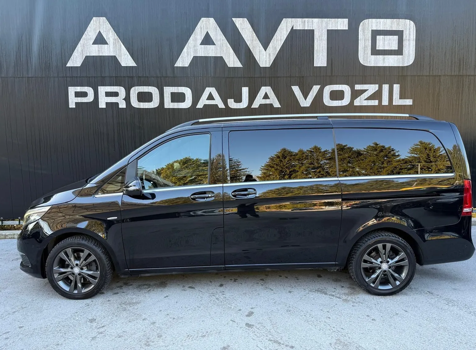 Zunanja slika - Mercedes-Benz V-Razred - V 250d  dolgi-EL.VRATA-VK-USNJE-NAVI-7+1-KAM360... - 4