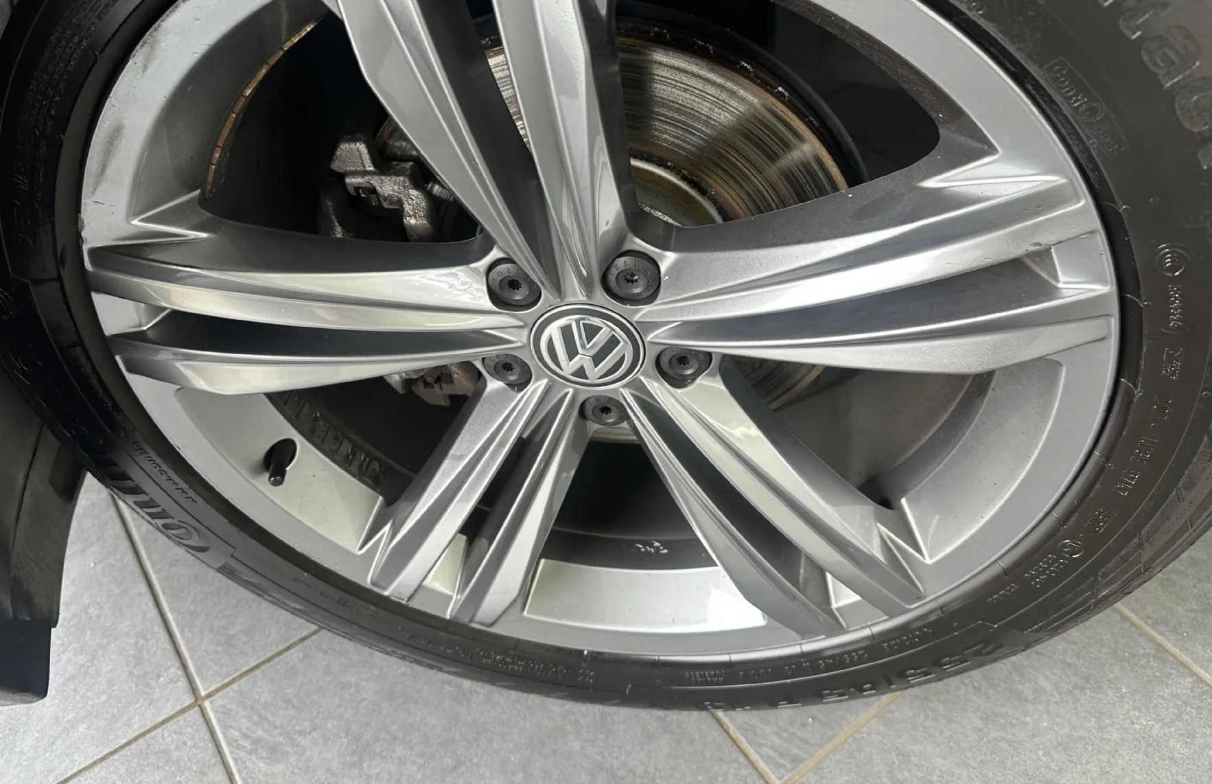 Zunanja slika - Volkswagen Tiguan - 1.5 TSI ACT BMT R-Line DSG.Highline 110kW.KAMERA - 4