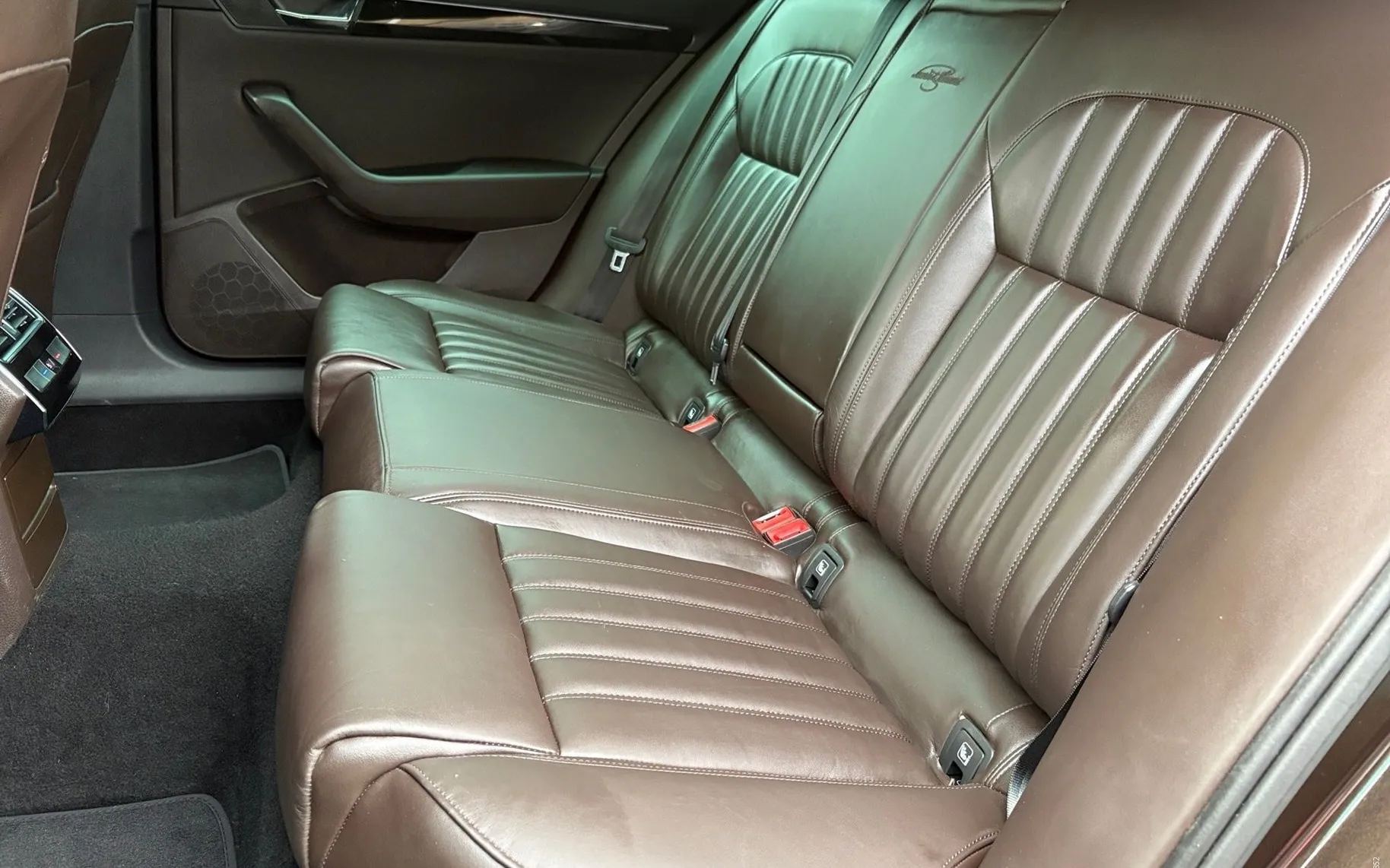Notranja slika - Škoda Superb - 2.0 TDI L K Combi DSG 4X4 ... - 10