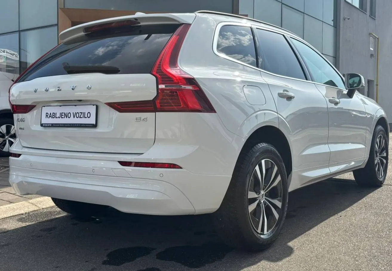 Zunanja slika - Volvo XC60 - B4P Momentum PRO AT FWD KAMERA-GRETJE.SED.-DAB+ - 4