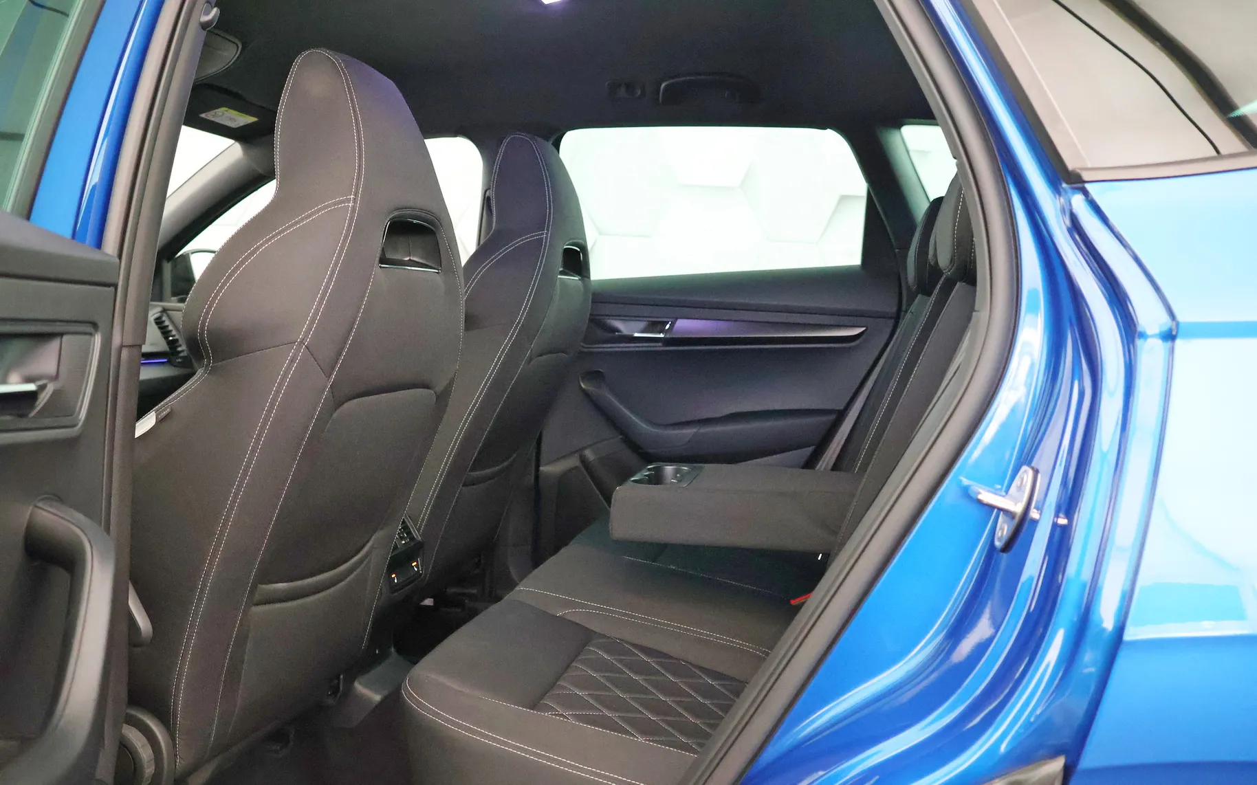 Zunanja slika - Škoda Karoq - 2.0 TDI 4x4 DSG Sportline 150KM - 10
