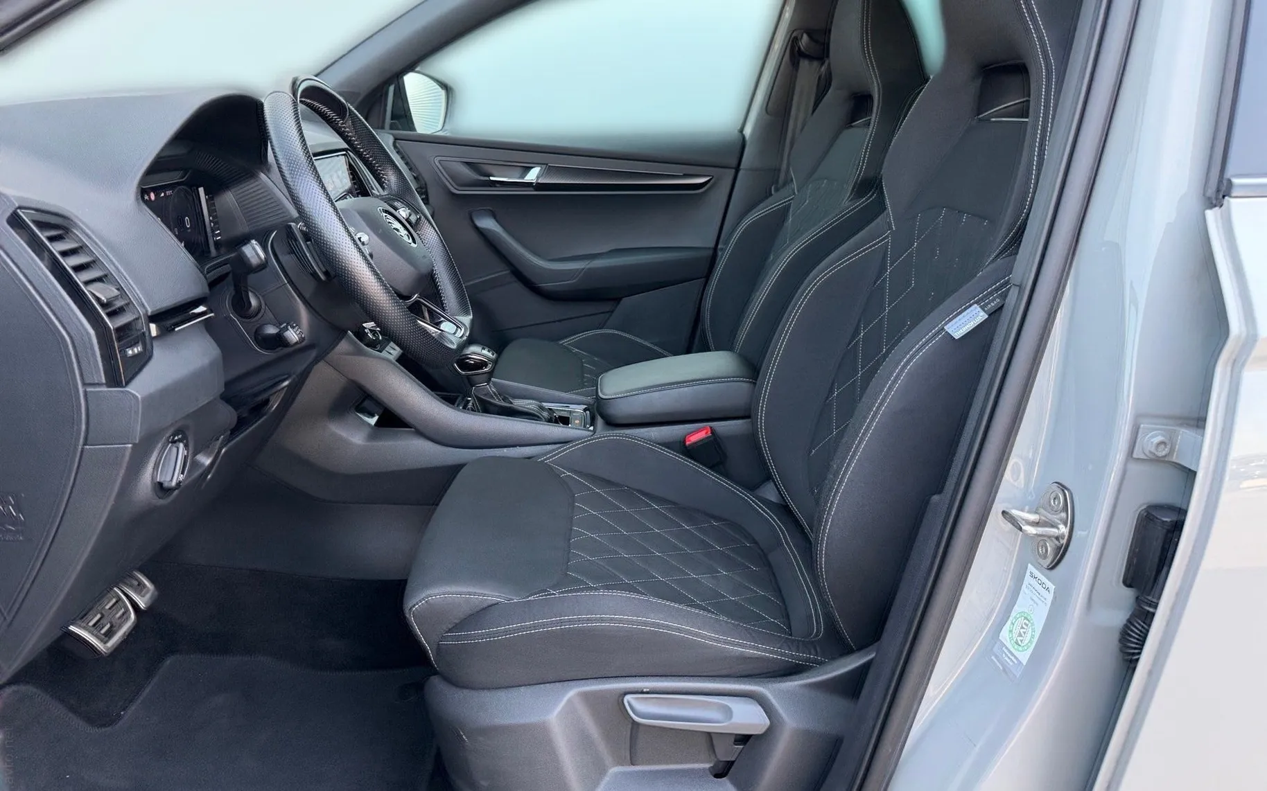 Notranja slika - Škoda Karoq - 4x4 2.0 TDI Sportline DSG-Webasto-ACC-PDC-Kamera - 7