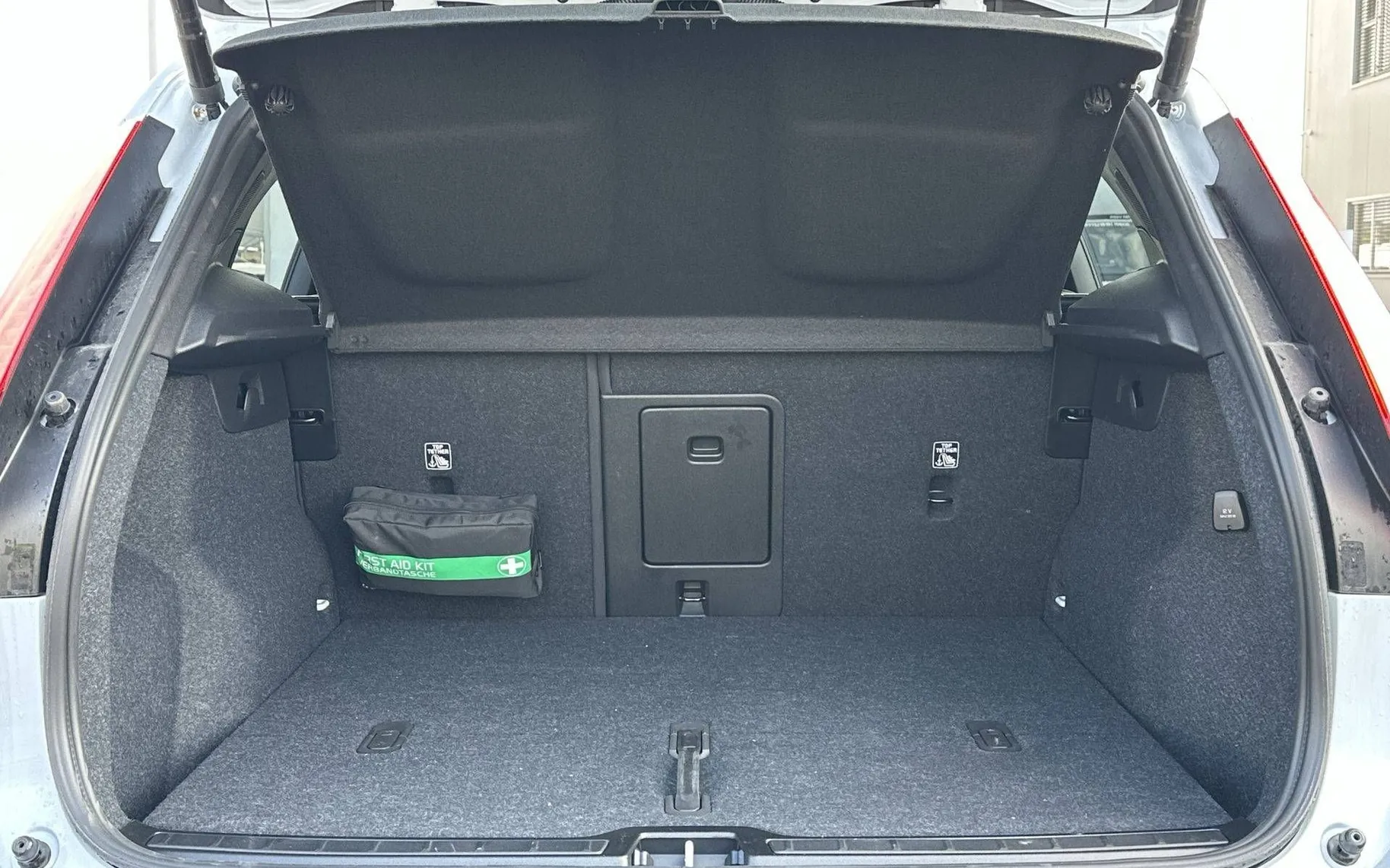 Notranja slika - Volvo XC40 - B3P Plus Dark Avt - 12