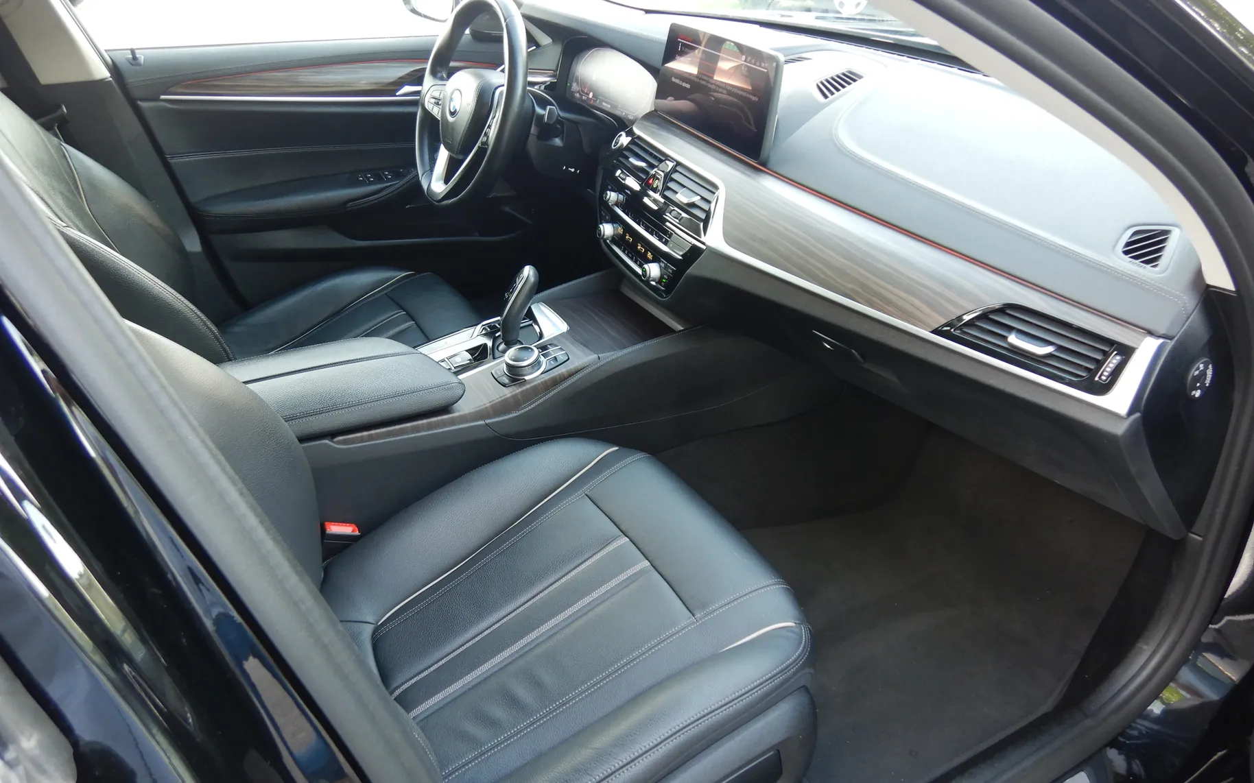 Notranja slika - BMW Serija 5 - 520d xDrive Touring Avt. - 6