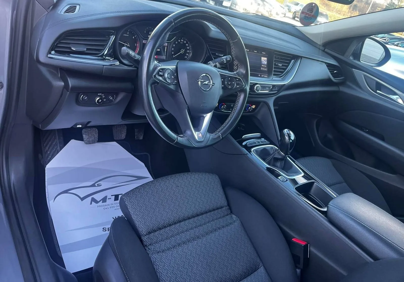 Notranja slika - Opel Insignia - 1.6 SPORT-USNJE-NAVI-ACC-LINE ASIST-ALU... - 12