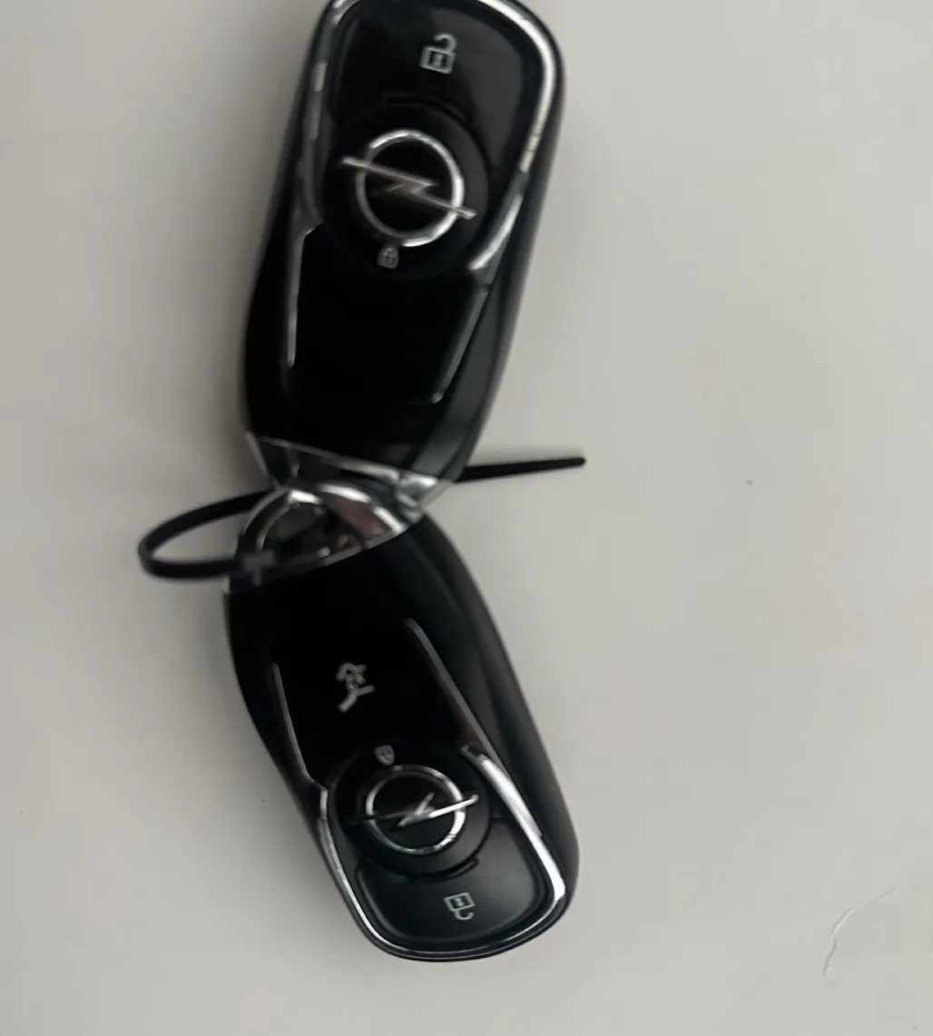 Notranja slika - Opel Insignia - Sports 2.0 CDTi Innovation Avt.NEMŠKI+4ALU.USNJE - 19