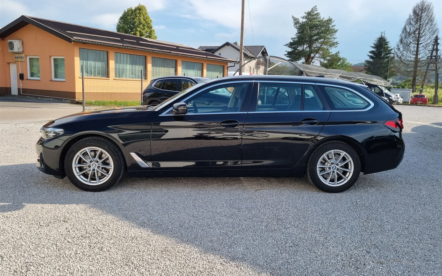 Zunanja slika - BMW Serija 5 - 520d xDrive - 3
