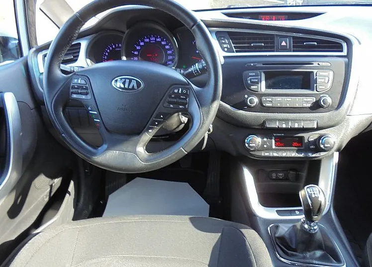 Zunanja slika - KIA Ceed - SW Benc. 1.6 GDi LX Champion - 7