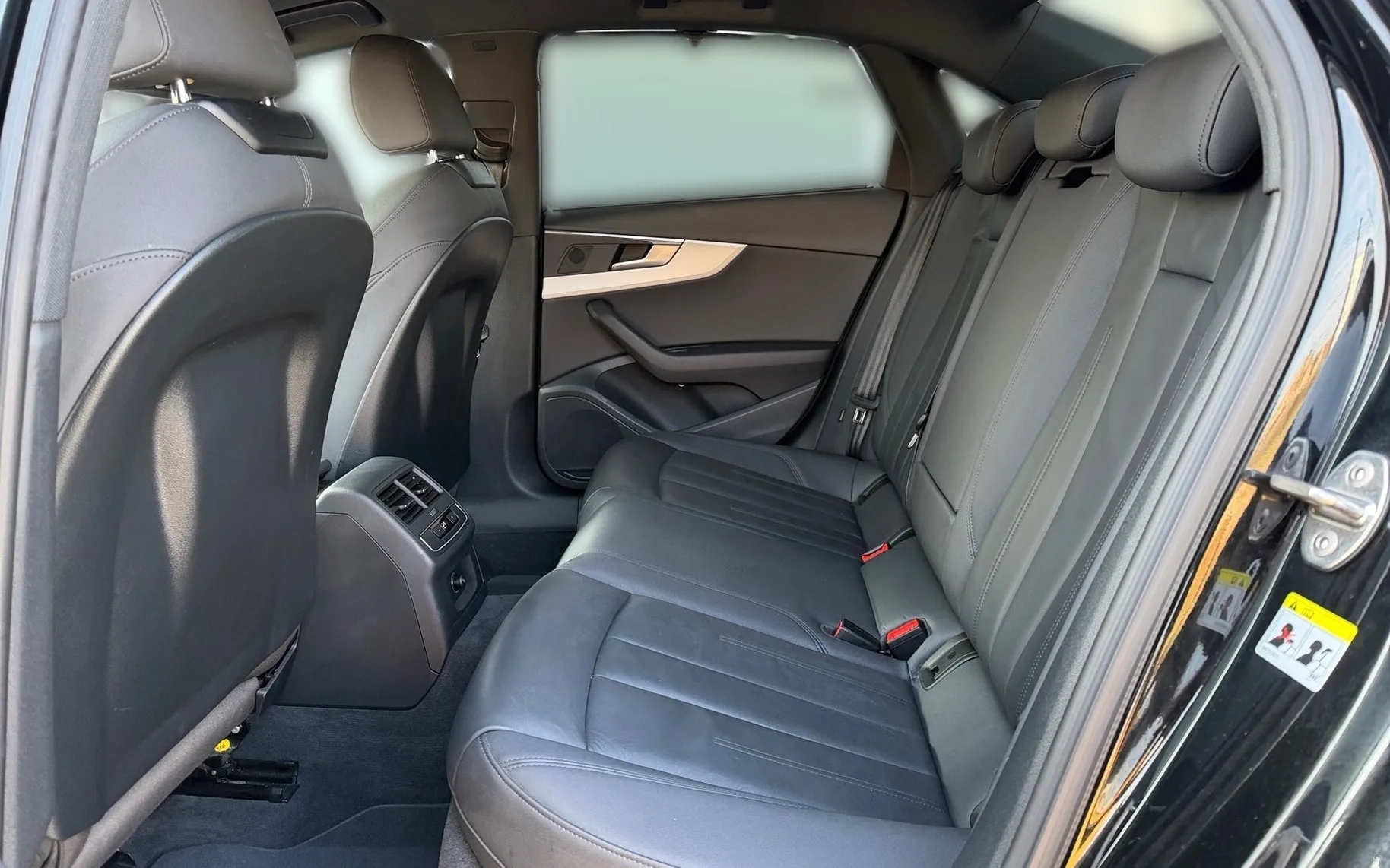 Notranja slika - Audi A4 - 40 TDI S tronic advanced-Usnje-ACC-PDC-Navigacija. - 11