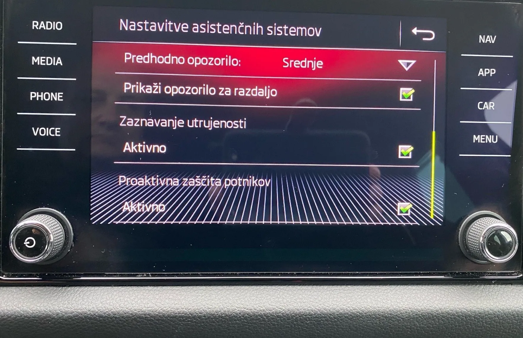 Zunanja slika - Škoda Kodiaq - Sportline 2.0 TDI 110kW 4X4 DSG - 16