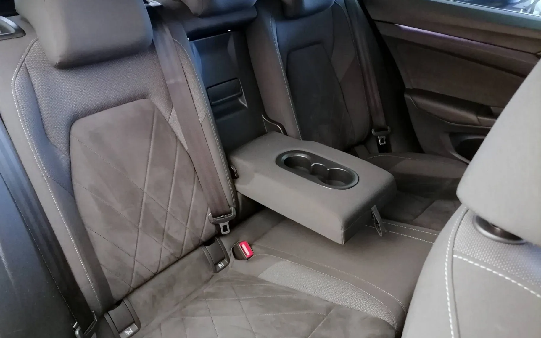 Notranja slika - Volkswagen Golf Variant - 1.5 eTSI Style/ FULL LED KAMERA RADAR 1.LASTNIK - 8