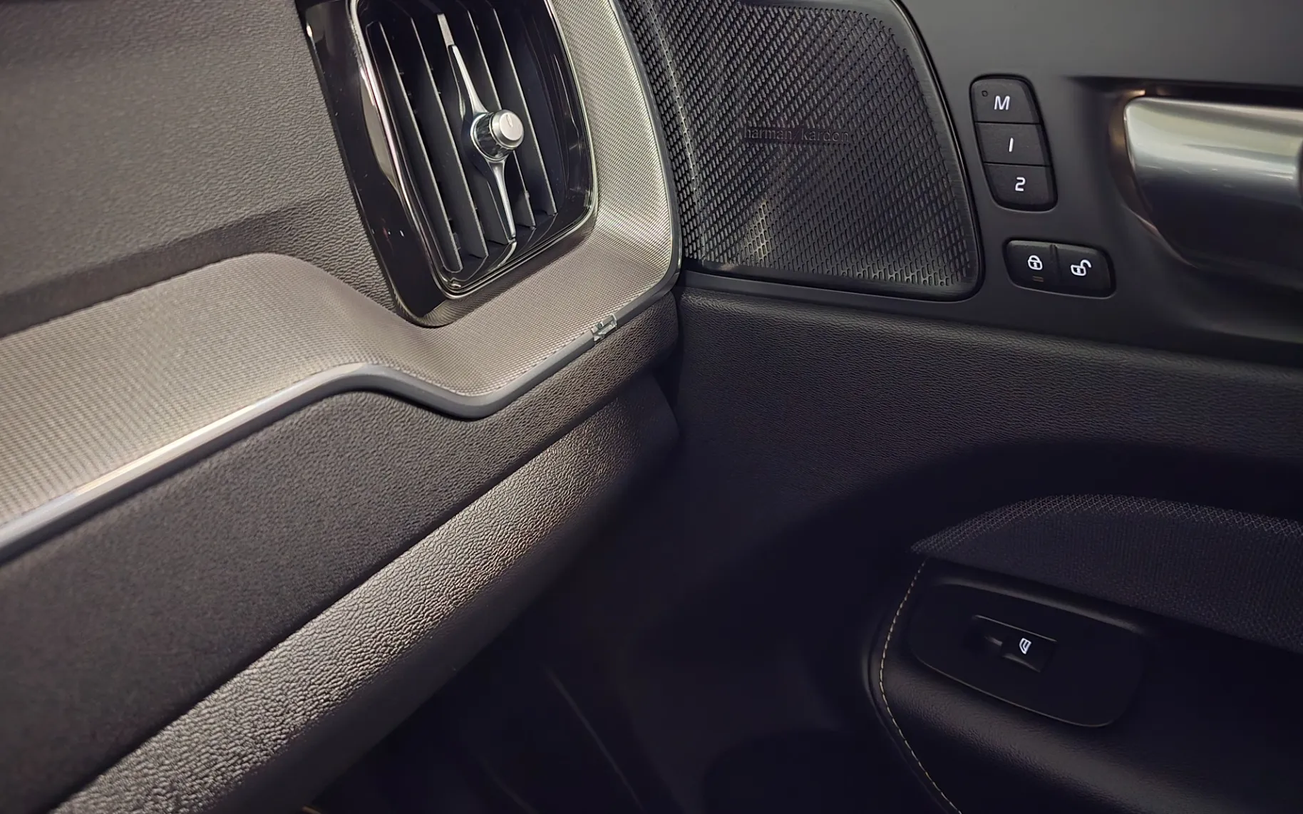 Zunanja slika - Volvo XC60 - B4 D R-design 145 Avt. - 16