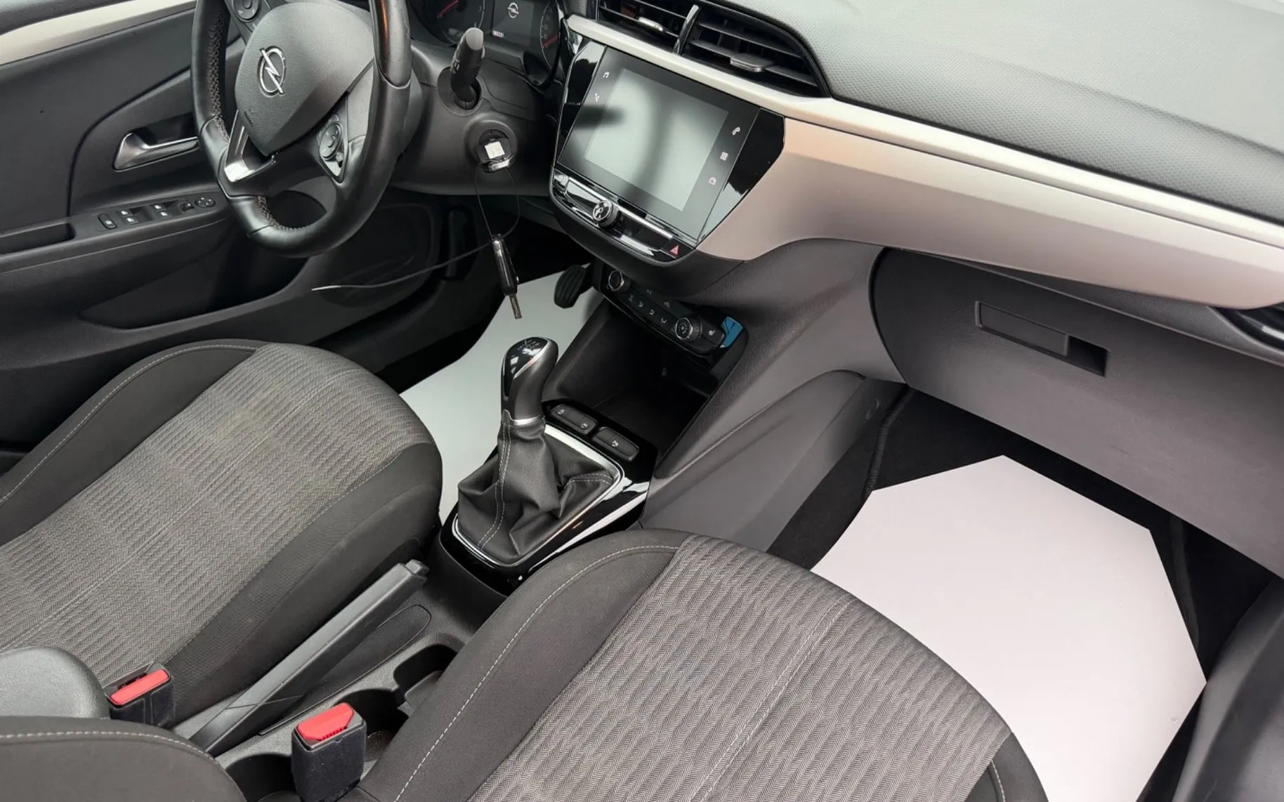 Notranja slika - Opel Corsa - 1.2 F- Edition Navi Pdc - 12