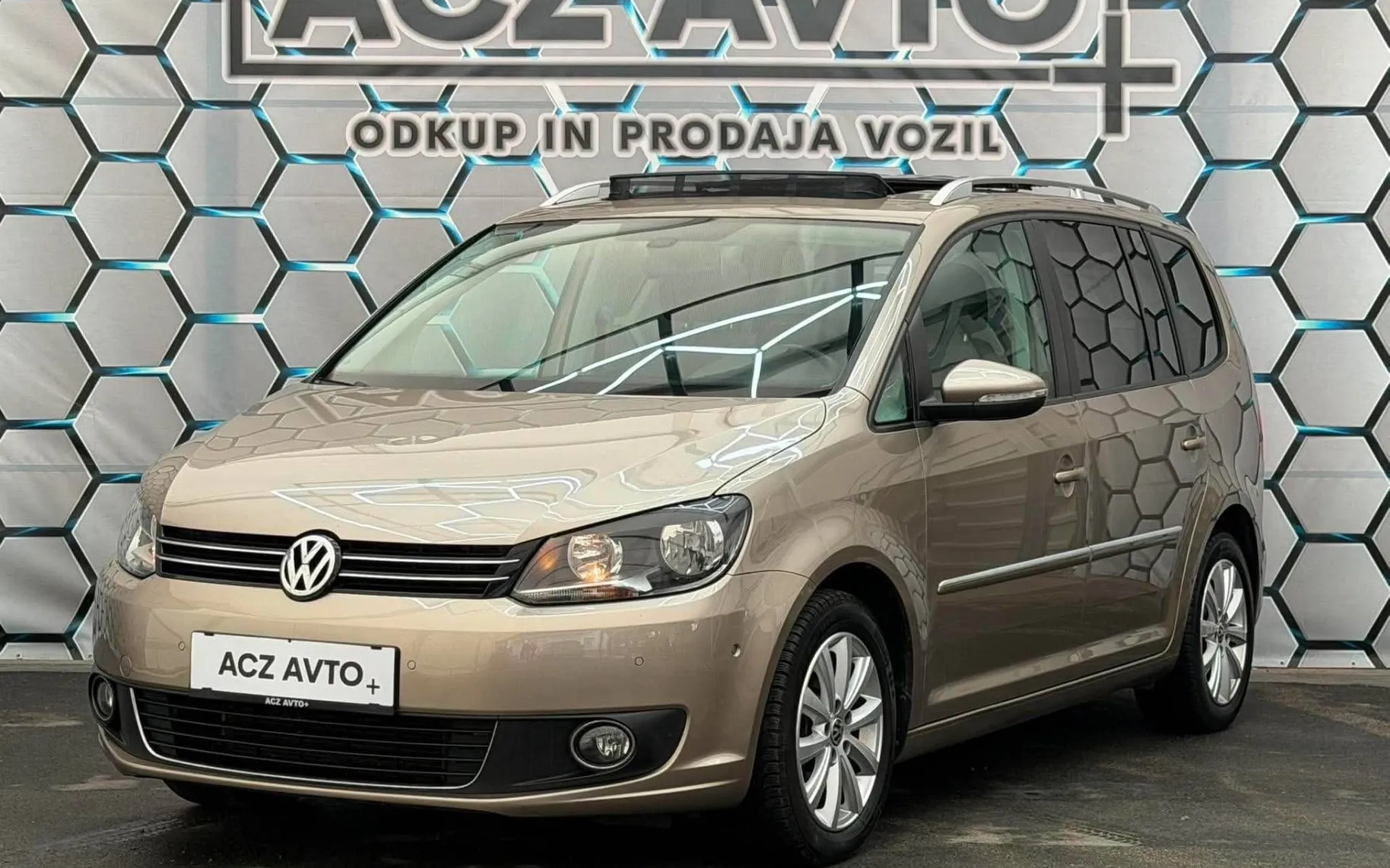 Zunanja slika - Volkswagen Touran - 2.0 TDI•PANORAMA•H LINE•NAVIGACIJA•KAMERA•KLJUKA• - 3