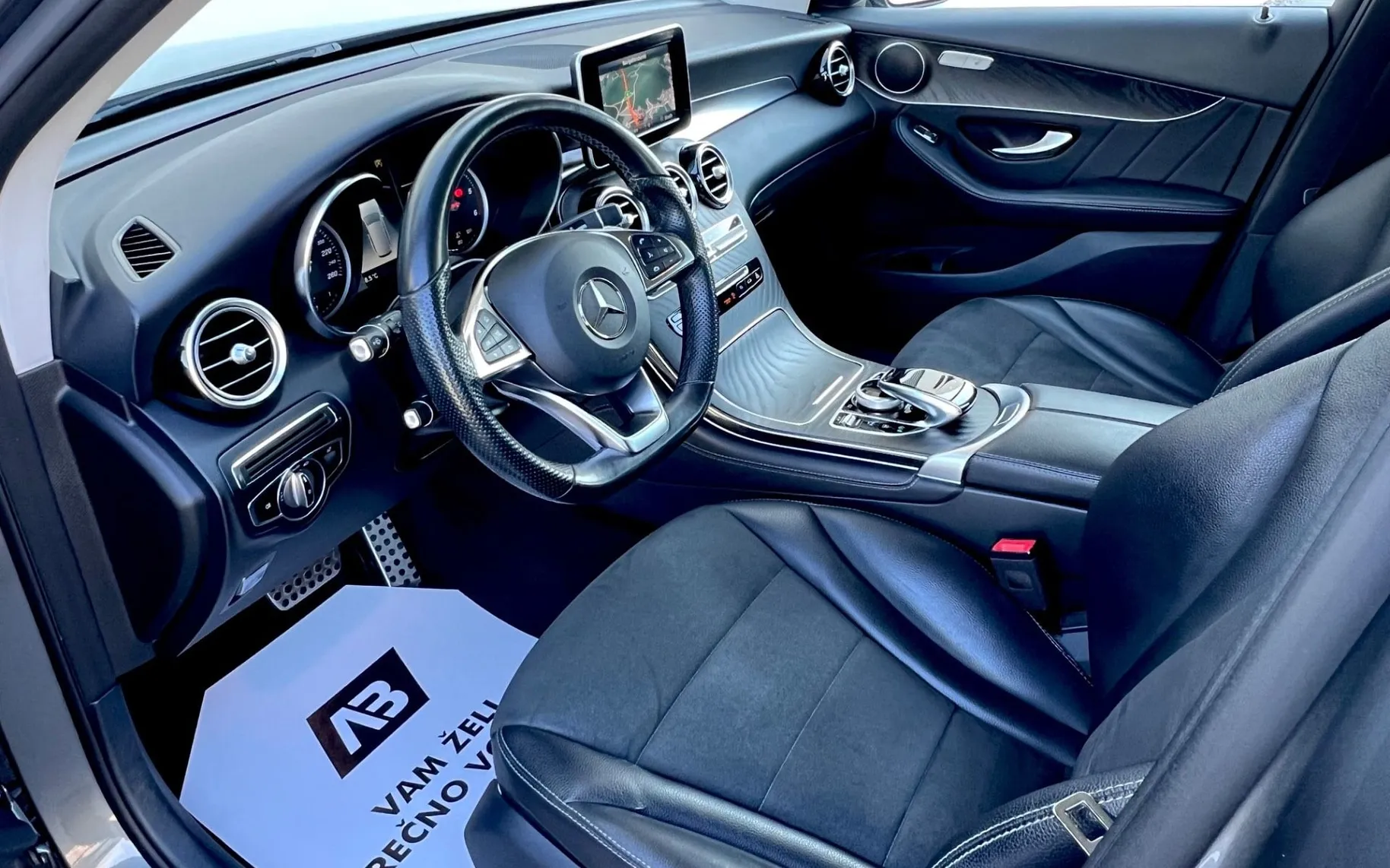 Notranja slika - Mercedes-Benz GLC-Razred - 220d+4MATIC+F1+NAVI+18COL+PDC+USNJE - 9