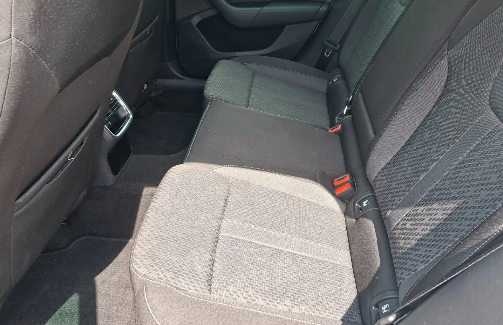 Zunanja slika - Škoda Octavia - Combi 2.0 TDI Style DSG - 9