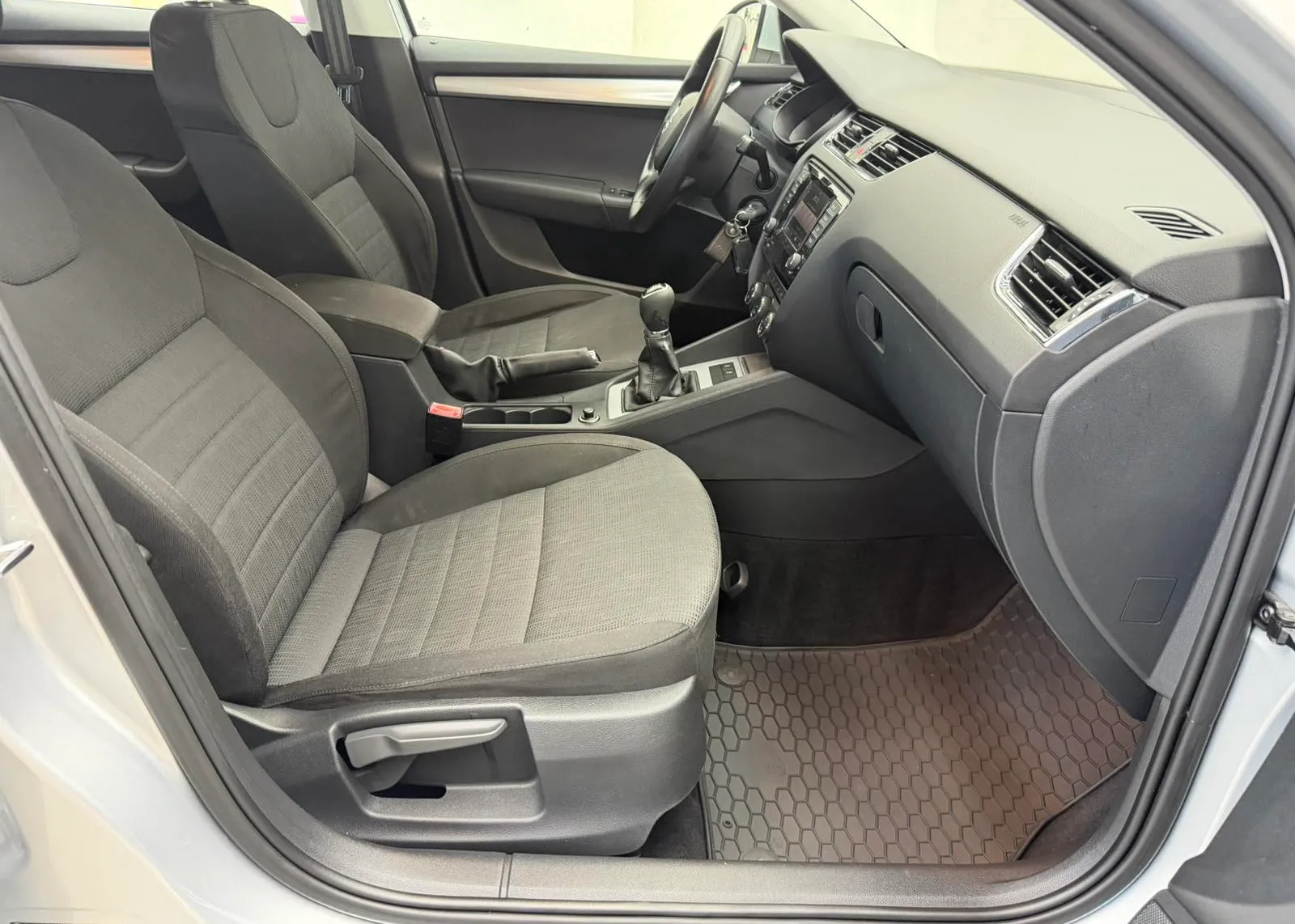 Zunanja slika - Škoda Octavia - Combi 2,0 TDI L&K - 7