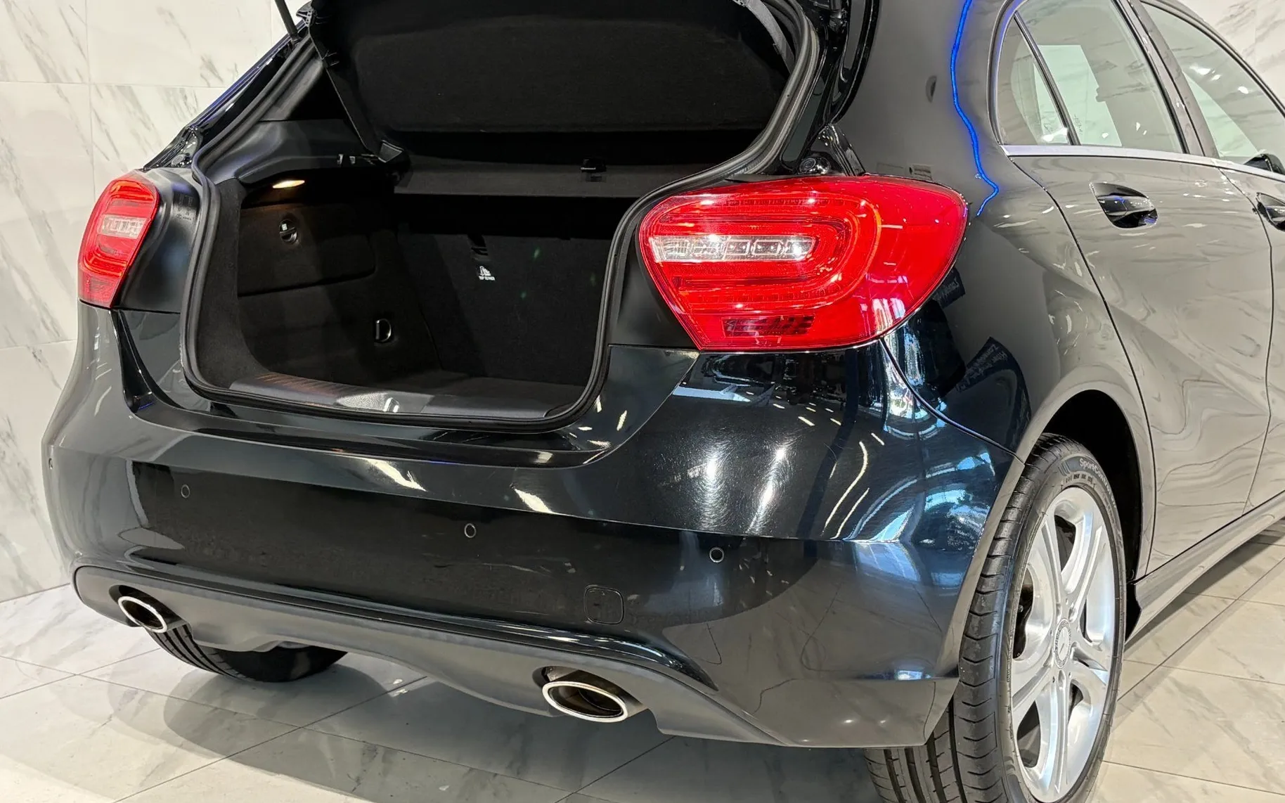 Zunanja slika - Mercedes-Benz A-Razred - 180  Kamera - Memory - Navi - Gretje - PDC - 6