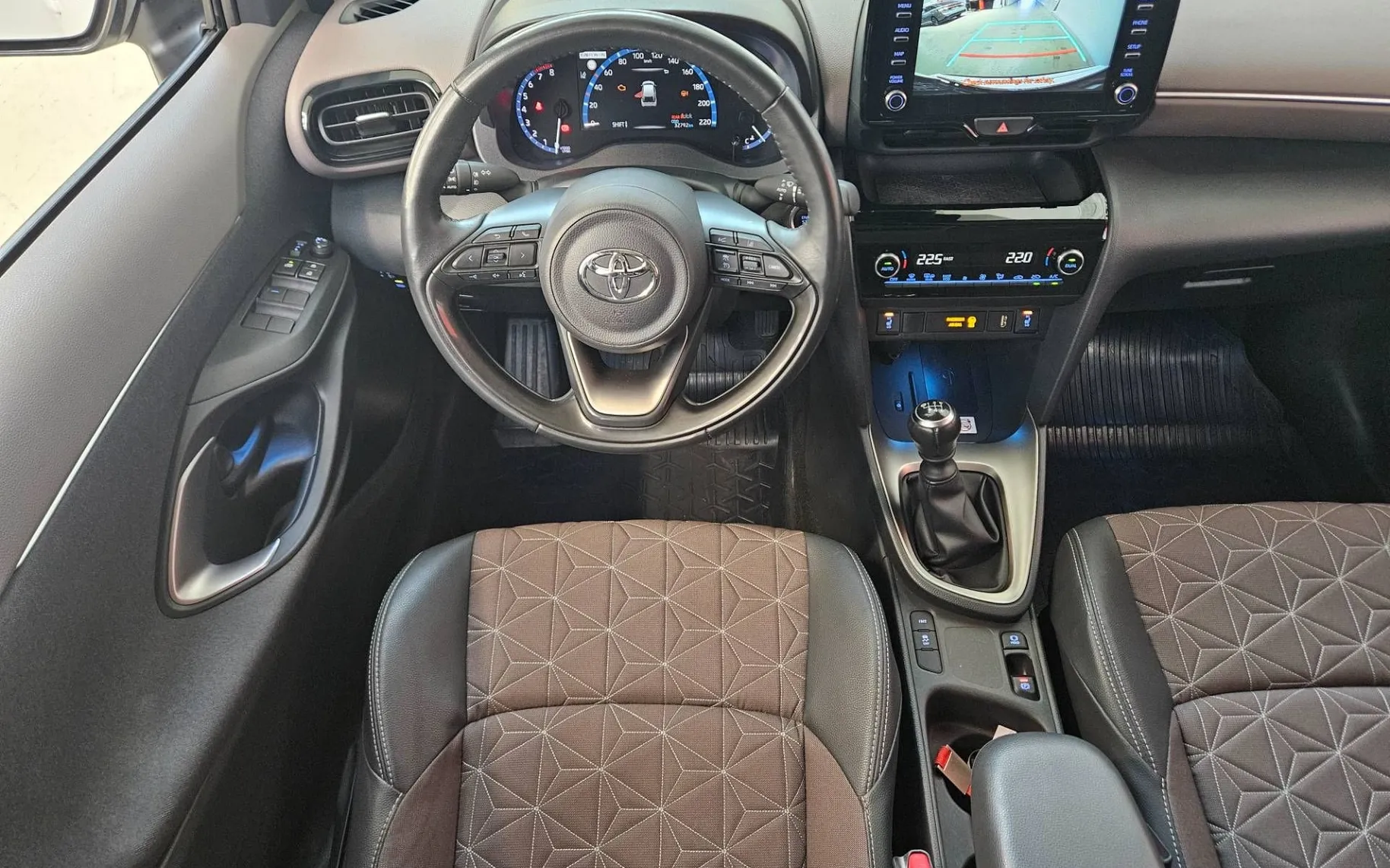 Notranja slika - Toyota Yaris Cross - 1.5 VVT-iE Elegant... - 7