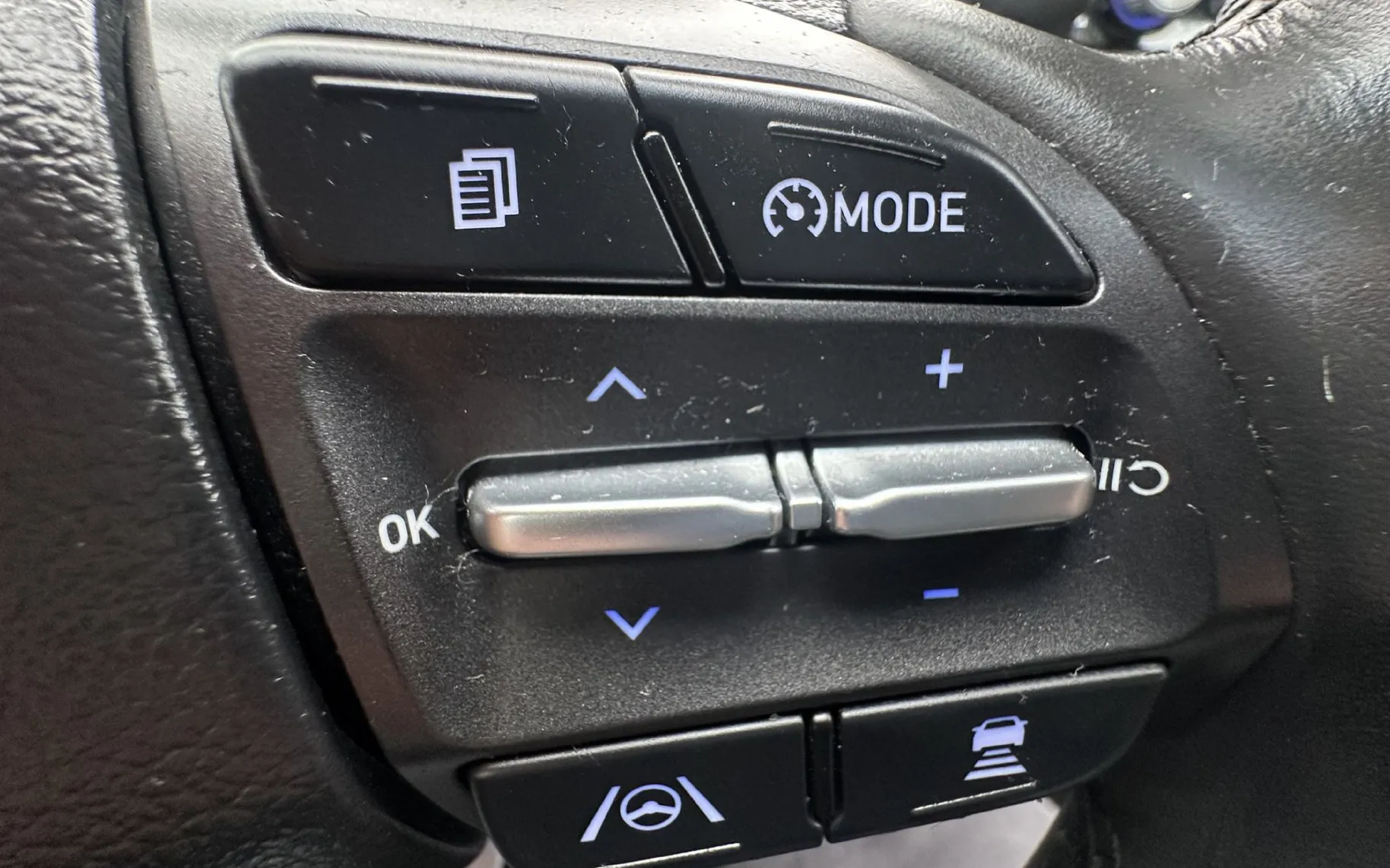 Notranja slika - Hyundai Kona - 64 KWh Style+4ALU.LED.KAMERA.NAVI.ACC.KLJUKA.TOP - 9