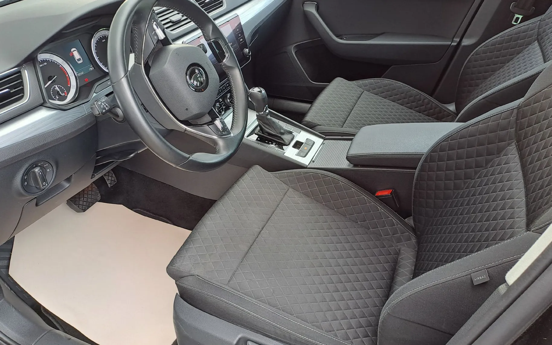Zunanja slika - Škoda Superb - 1.5 TSI Ambition Combi 110 kW - 4