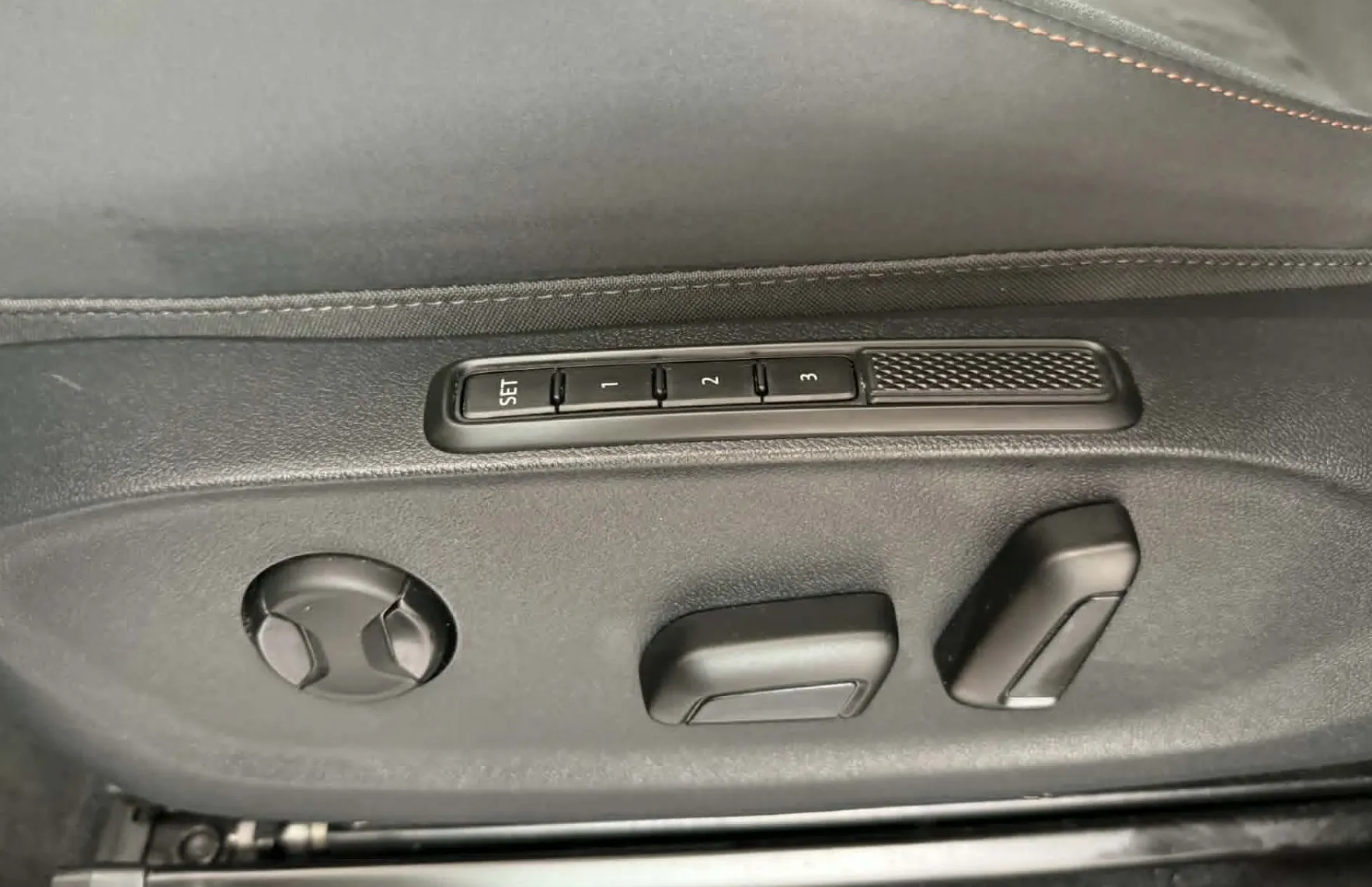 Zunanja slika - Cupra Terramar - 1.5 eTSI DSG.NEMŠKI.KAMERA.LED.NAVI.ACC.GRE.SED - 11