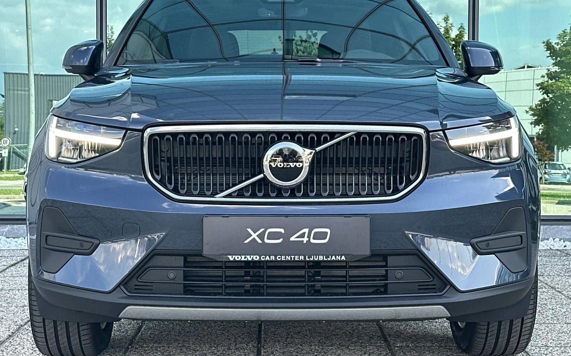 Zunanja slika - Volvo XC40 - B3 P Core AT DCT 3 leta garancije + 3 servisi... - 2