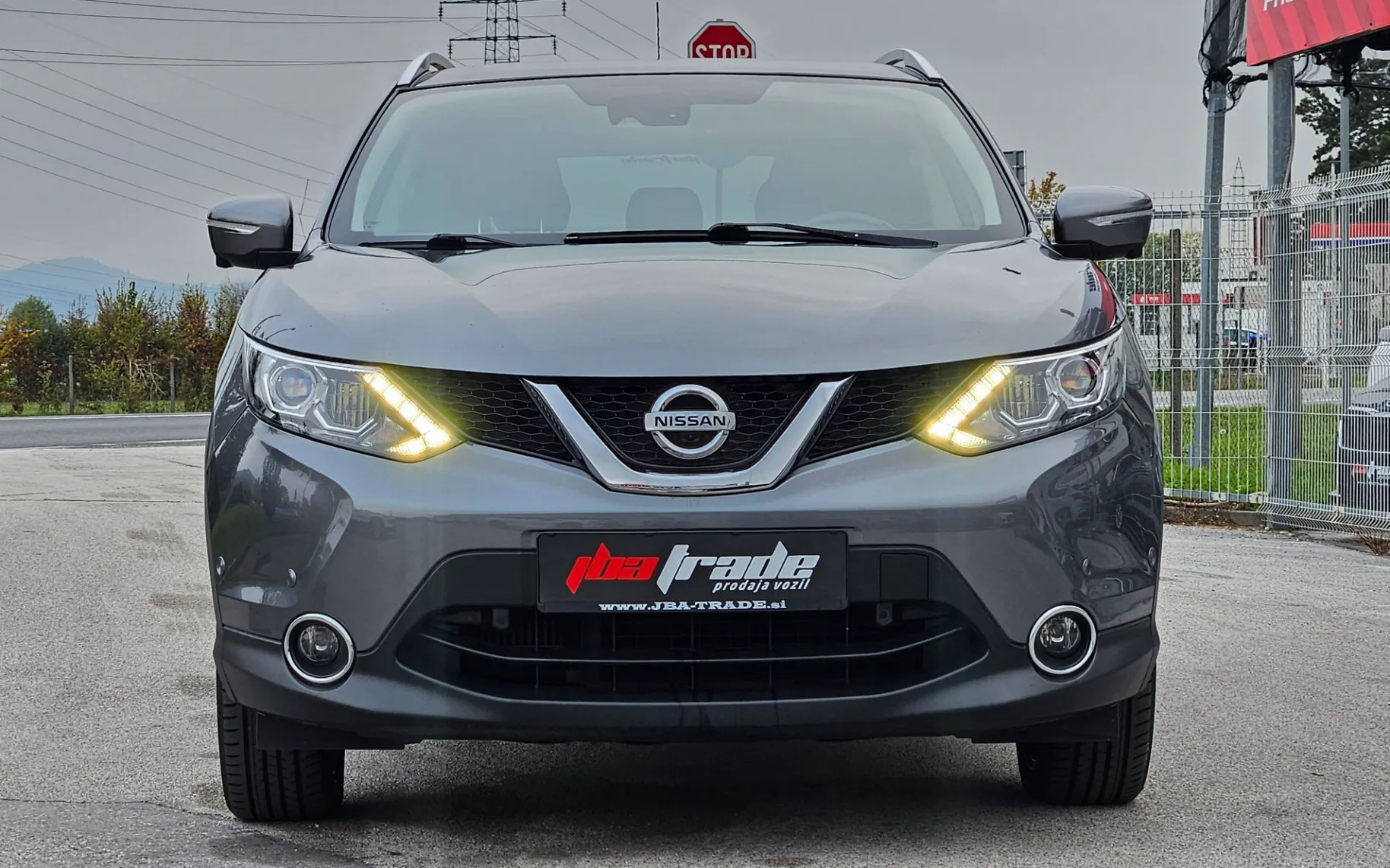 Zunanja slika - Nissan Qashqai - 1.6 dCi Visia, SLOVENSKI,360KAMERE,USNJE - 2