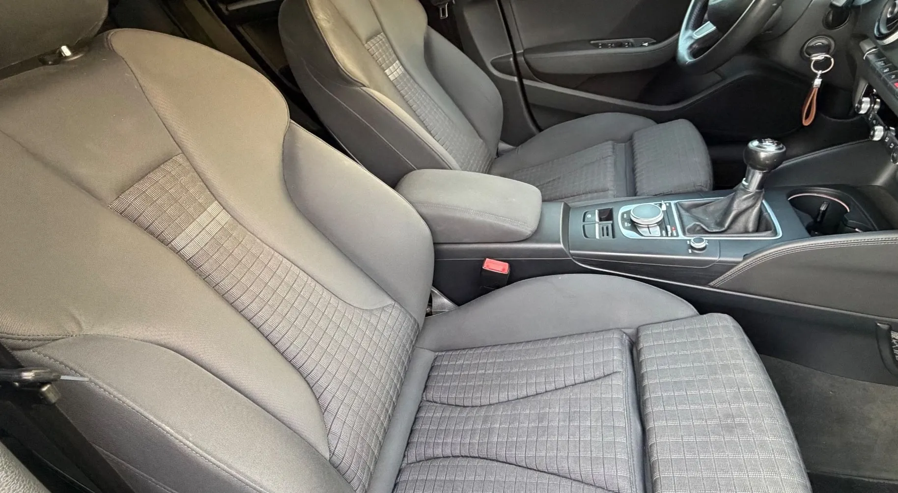 Notranja slika - Audi A3 - Sportback 1.6 TDI - 10