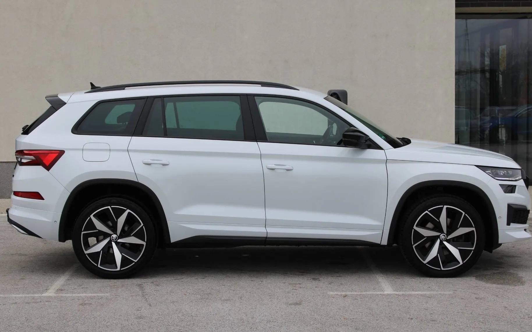 Zunanja slika - Škoda Kodiaq - Sportline 2.0TSI 4X4 DSG WEBAST KAM360 DCC CANTO - 7