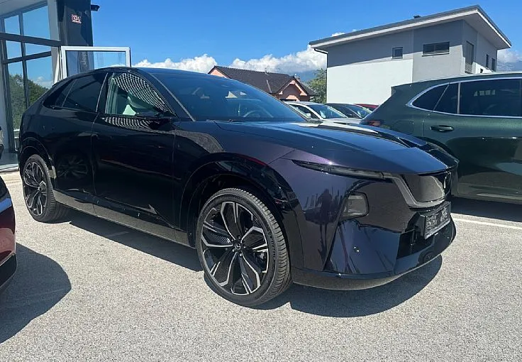 Zunanja slika - Mazda CX-6e - 2027 Takumi Plus - 2