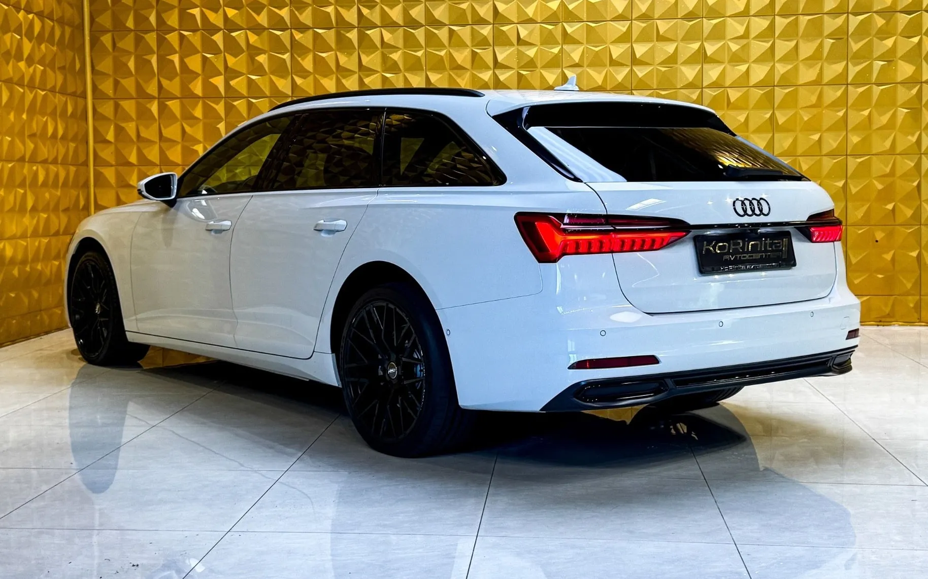Notranja slika - Audi A6 Avant - 40 TDI AUT-S Line-MATRIX-360-GRETJE VOLANA-VIRTUAL - 9