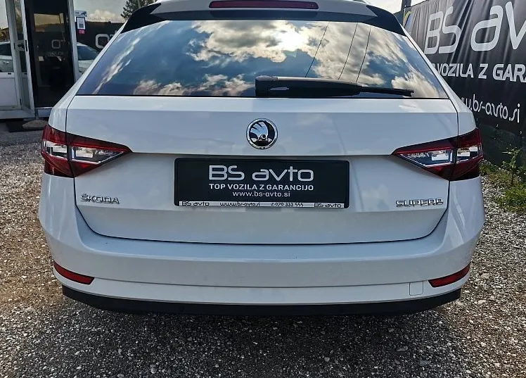 Zunanja slika - Škoda Superb - 2.0 TDI Style Combi110 kW XENON-ALU19-NAVI-VIRTUAL - 6