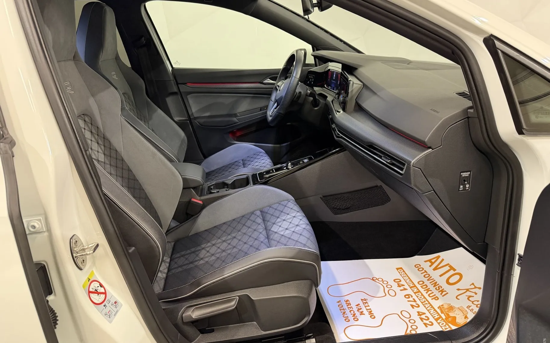 Notranja slika - VW Golf Variant - 2.0 TDI-R-LINE-DSG-VIRTUAL-ACC-LED-PDC-F1... - 11