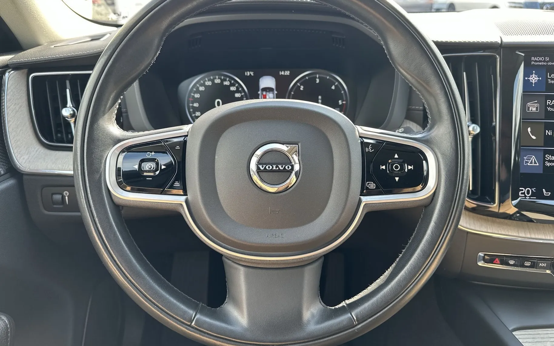 Notranja slika - Volvo XC60 - B4 D AUT Inscription AWD - 16