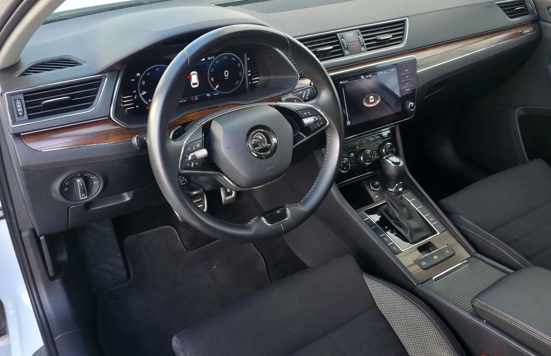 Zunanja slika - Škoda Superb - Combi 2.0TDI DSG Scout LED•ACC•VIRTUAL•GRETJE•KAM• - 5