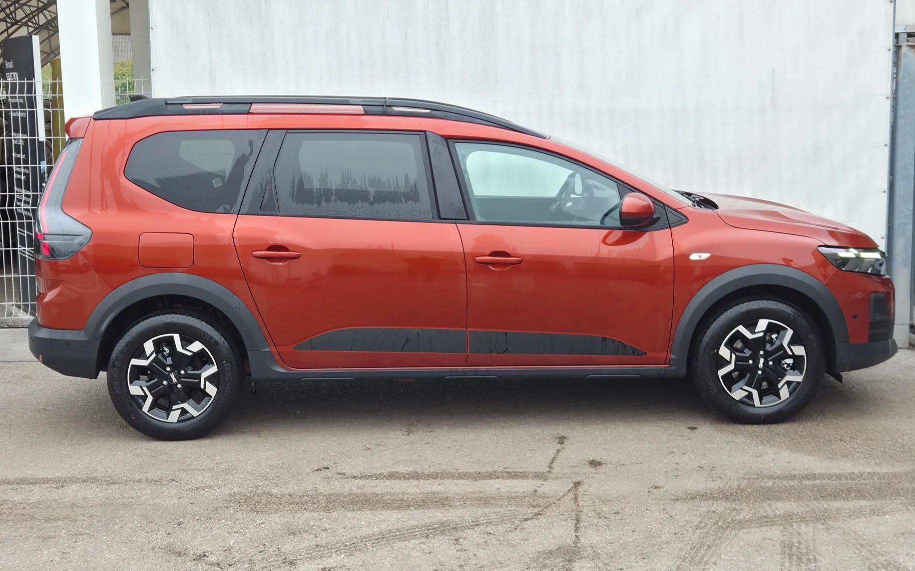 Zunanja slika - Dacia Jogger - Extreme Hybrid 155+7 sedežev+Zimske gume - 5