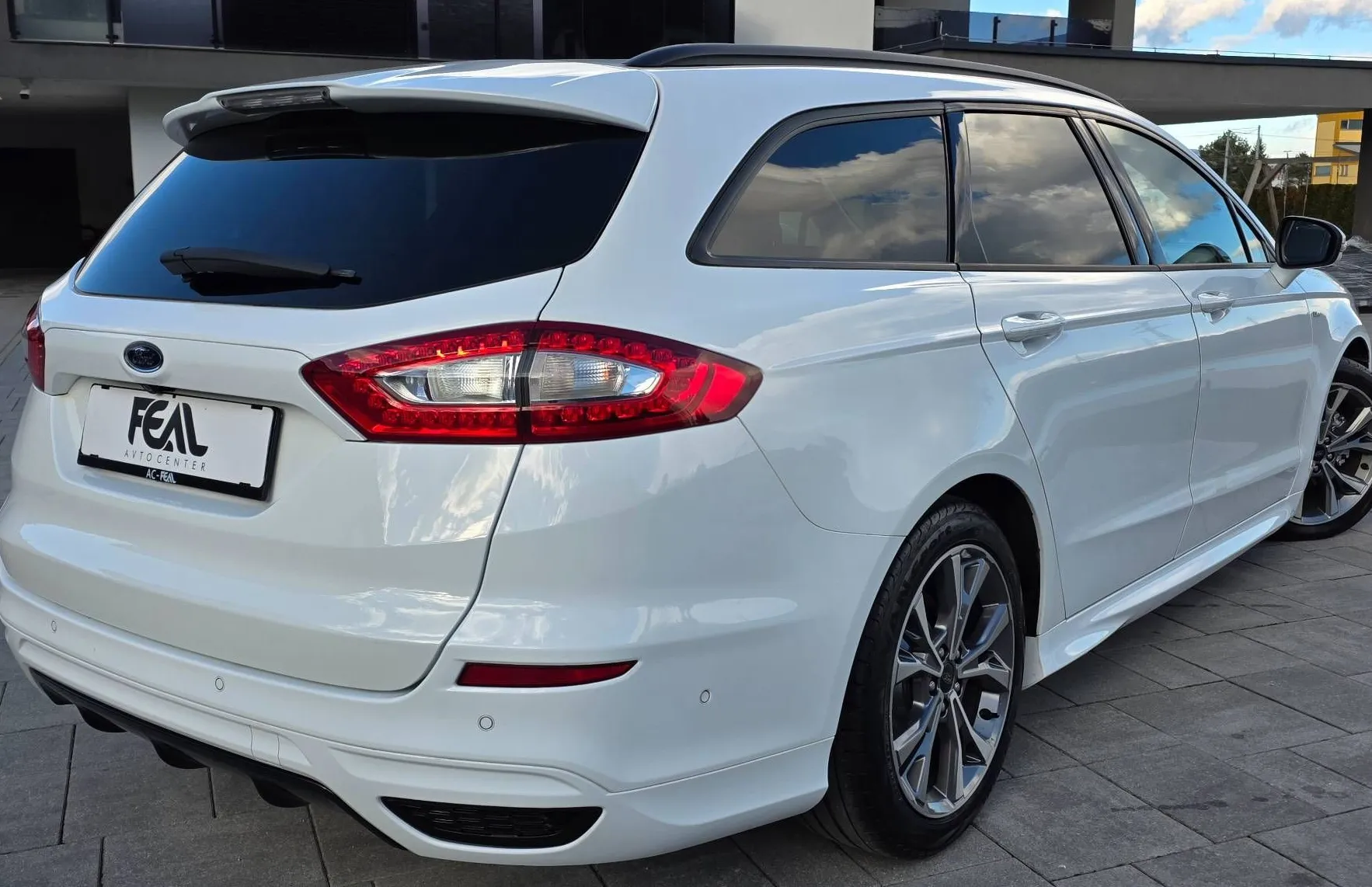 Zunanja slika - Ford Mondeo - 2.0 TDCi-ST LINE-119.000KM-1 LASTNIK-ODLIČEN... - 4