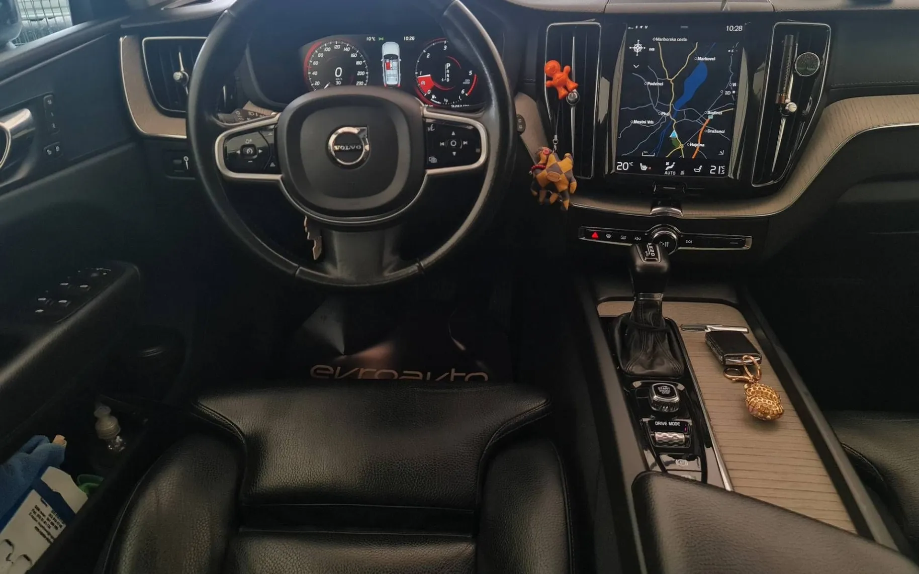 Notranja slika - Volvo XC60 - D4 A AWD Inscription•Head-Up•Panorama... - 12