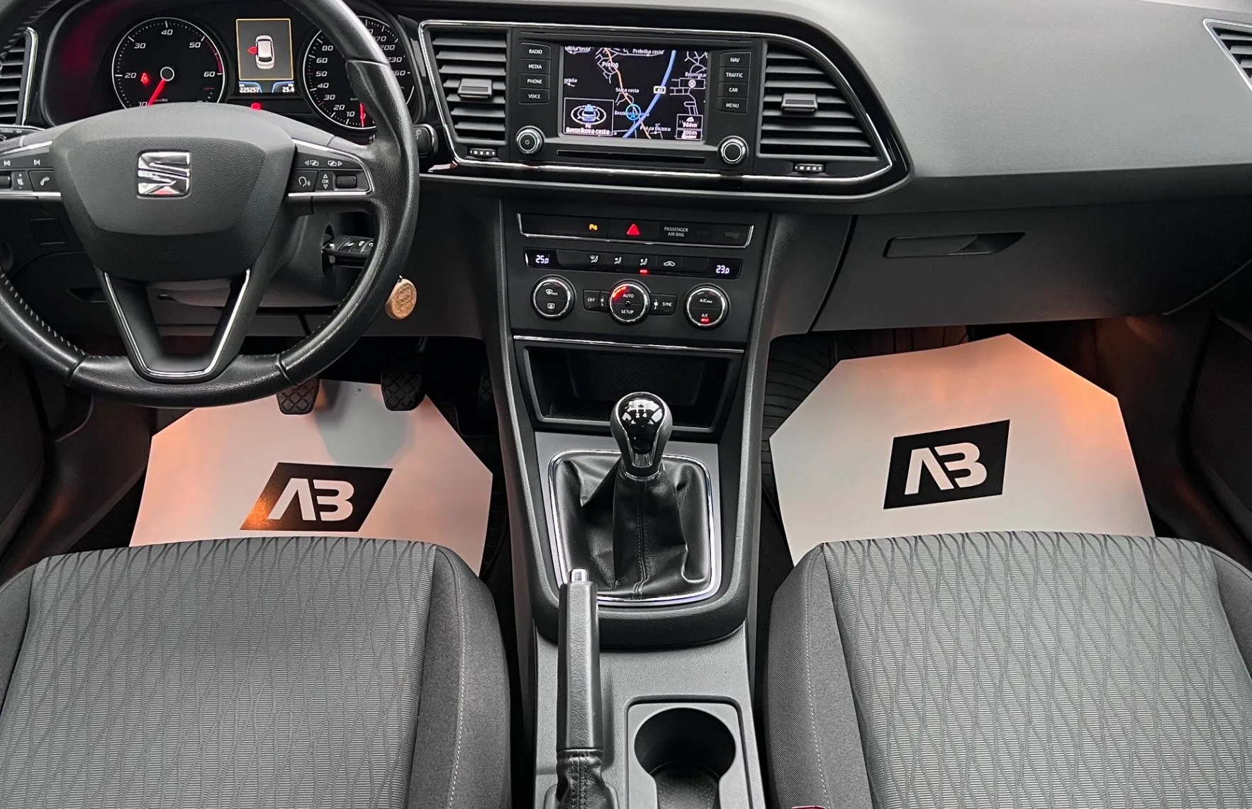 Zunanja slika - Seat Leon - 1.6 TDI+SLO+ALU+NAVI+PDC+LED - 13
