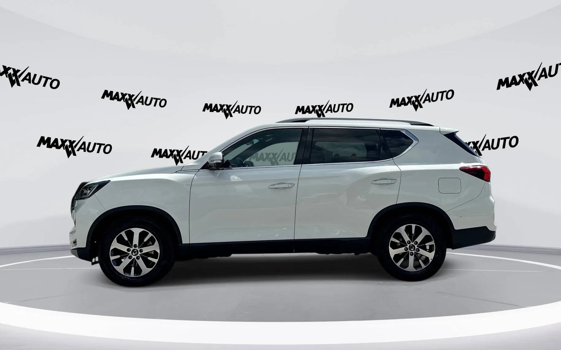 Notranja slika - SsangYong Rexton - 2.2 XDi Limited 4WD AT - 8