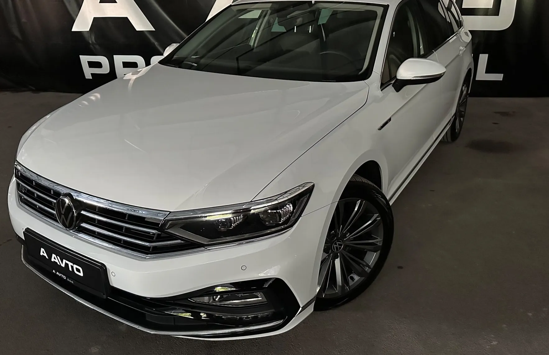 Zunanja slika - Volkswagen Passat - Variant 2.0TDI RLINE DSG-KEYLESS-KAMERA-VIRTUAL-ACC-IQ LED - 1