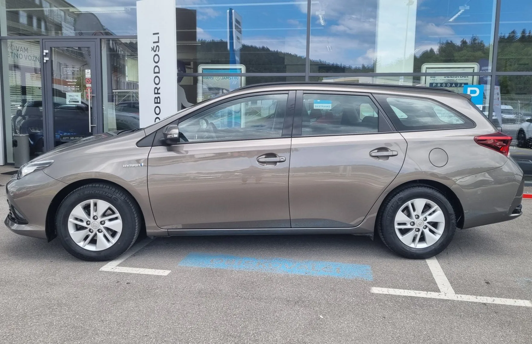 Zunanja slika - Toyota Auris - TOURING 1.8 Hybrid Avtomatik - ZNANA ZGODOVINA - 5