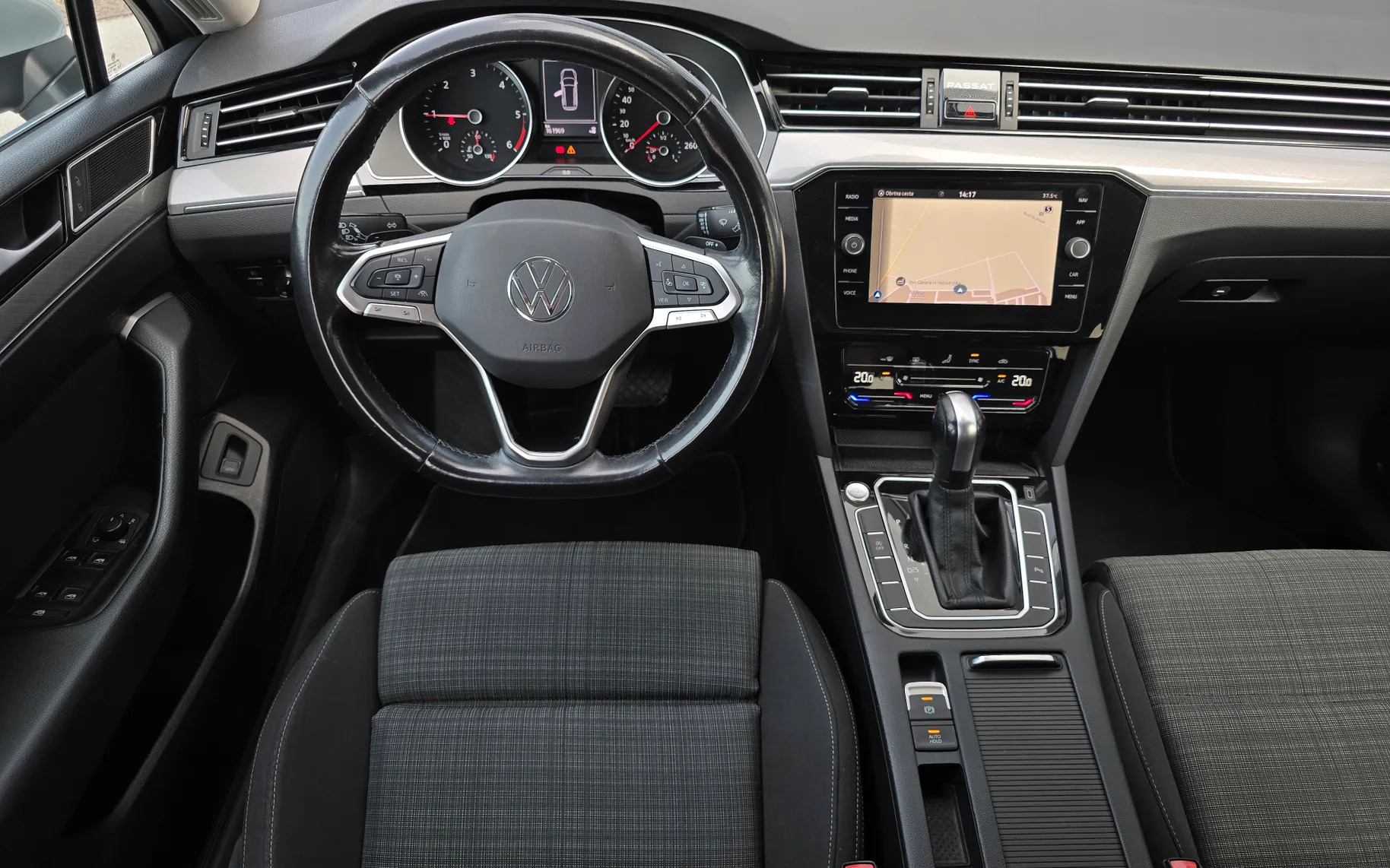 Notranja slika - Volkswagen Passat - Variant 2,0 TDI BMT SCR Business DSG - 9