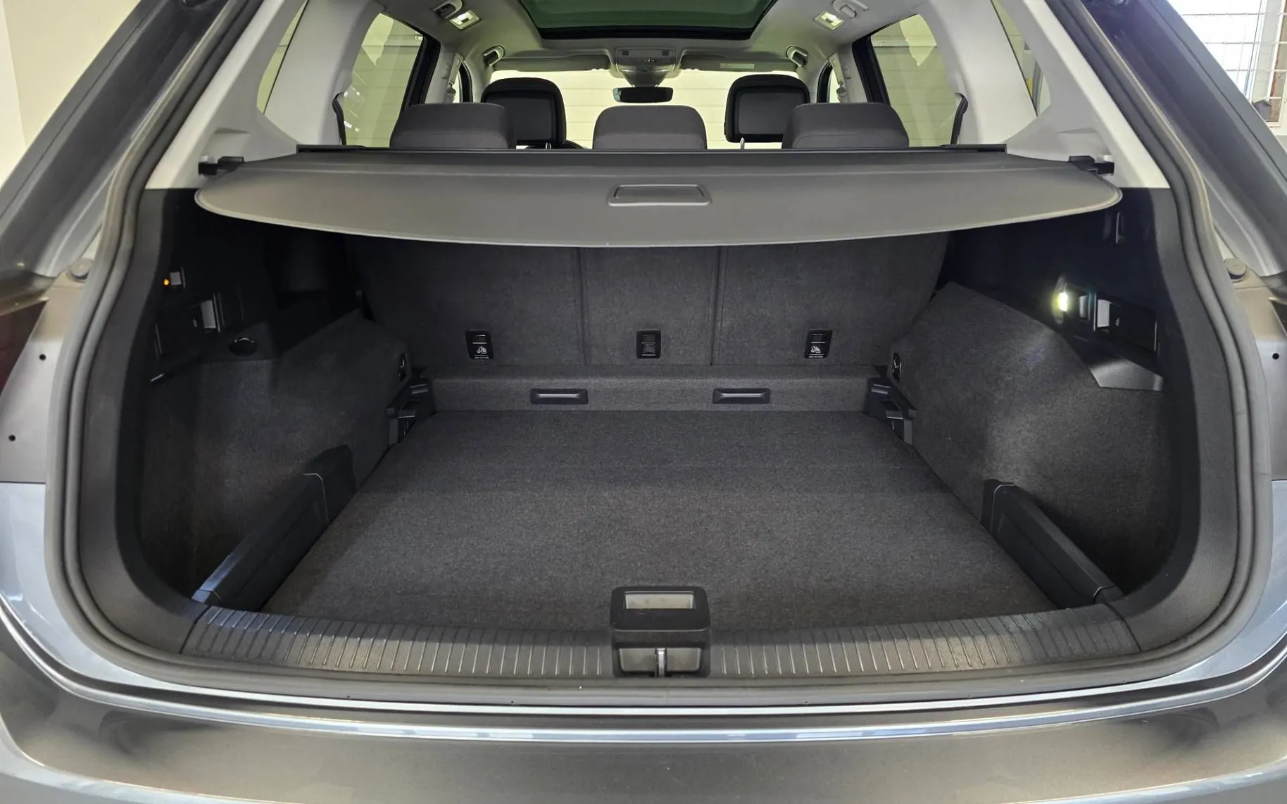 Notranja slika - Volkswagen Tiguan Allspace - 4motion 2.0 TDI Elegance DSG - Matrix.pano.kamera - 19