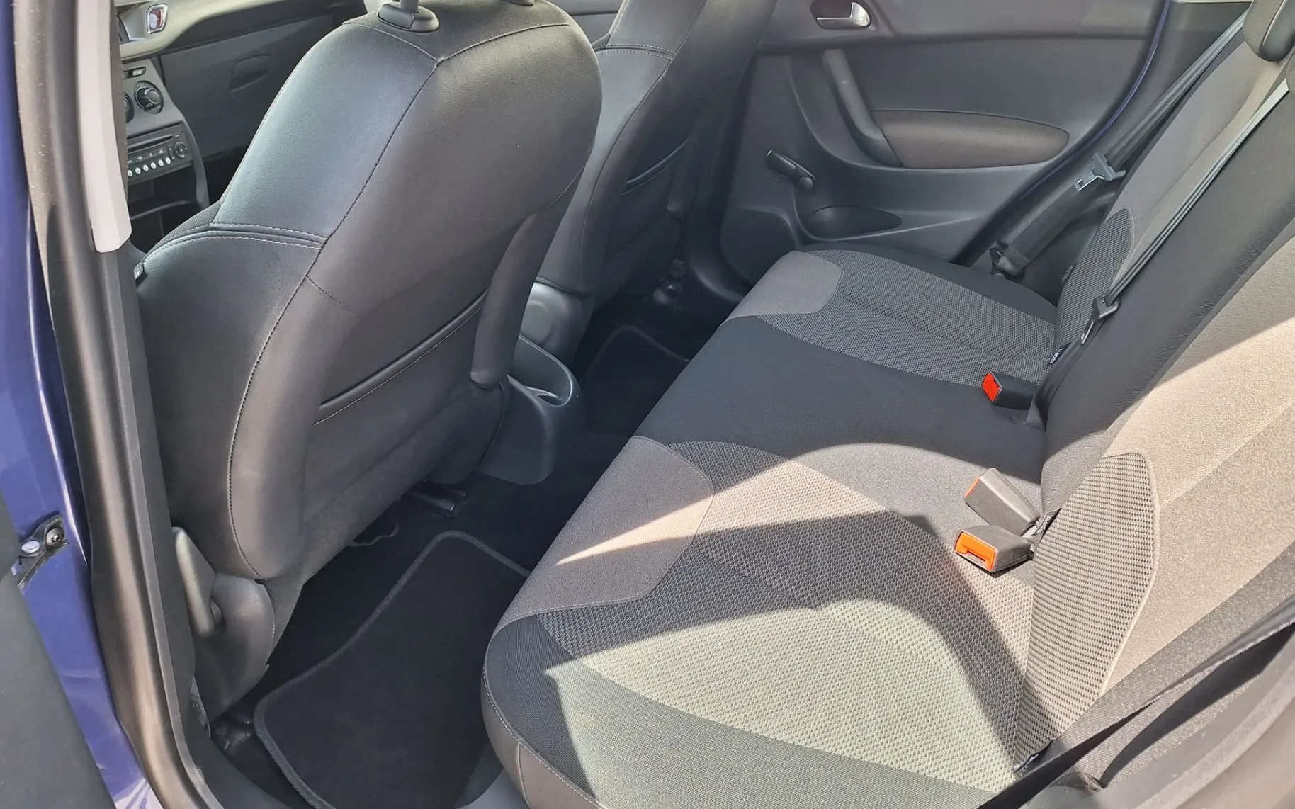 Notranja slika - Citroën C3 - SAMO 98000KM-LED-KLIMA-KREDIT BREZ POLOGA - 7