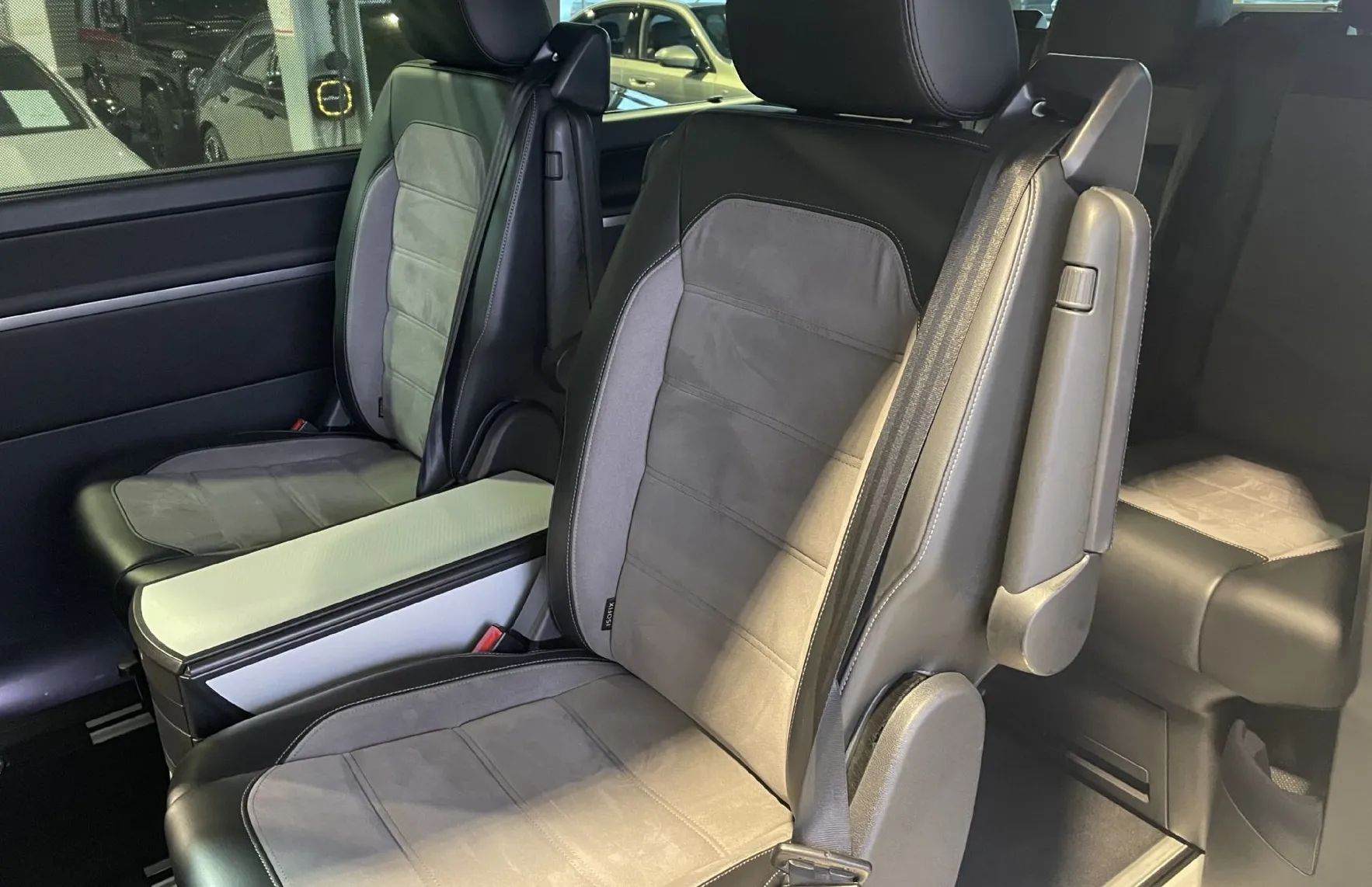 Zunanja slika - VW Multivan - SLO-LED-ALCANTARA-KMAERA-RADAR-NAVI-DVOJNA VRATA - 12