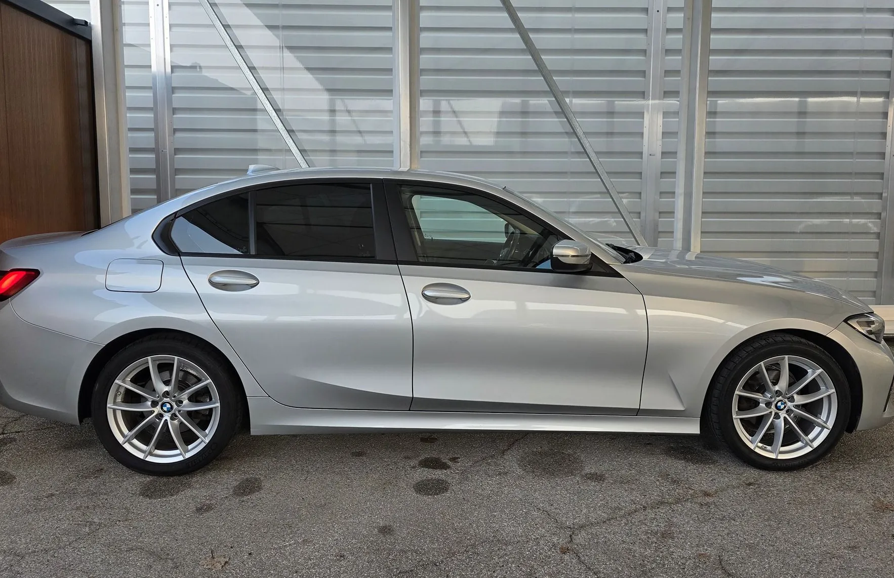 Zunanja slika - BMW Serija 3 - : 318d - LINE ASSIST - USNJE - FUL LED - TEMPOM4T - 5