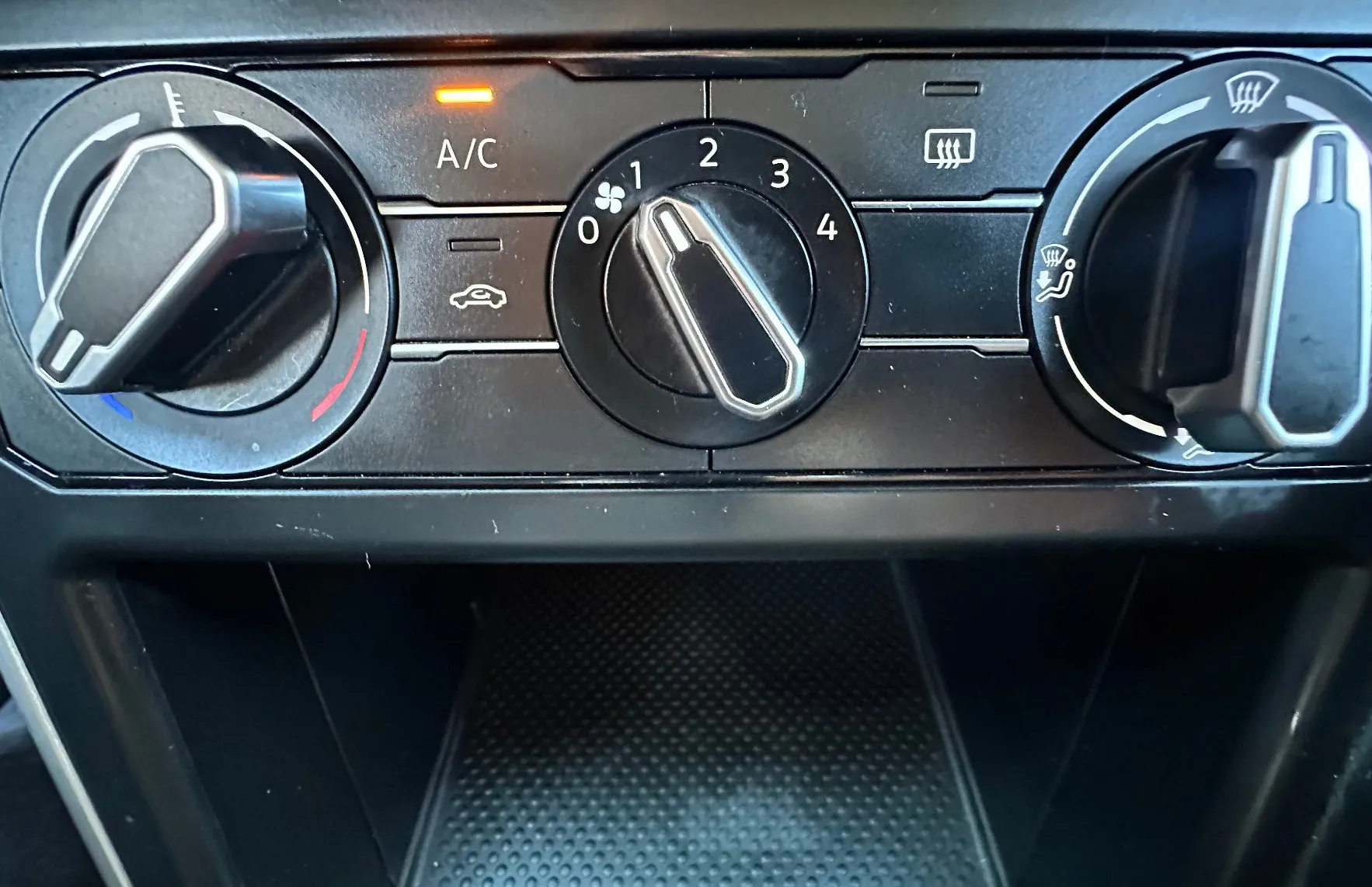 Zunanja slika - VW Taigo - Life 1.0 TSI 81kW.KAMERA.LED.2024.SAMO 35.000 KM - 2